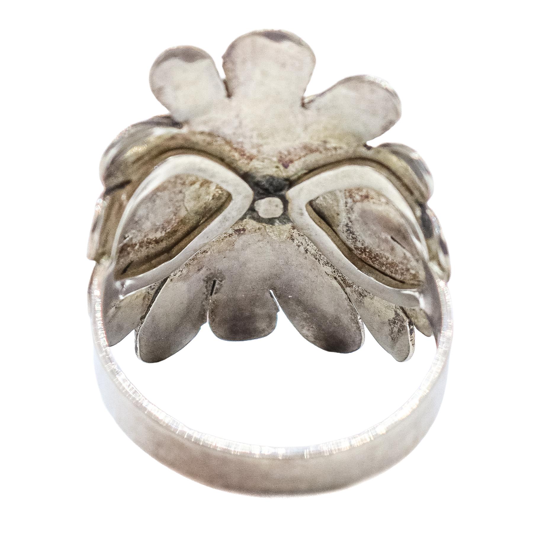 ANILLO FLOR CON NÁCAR