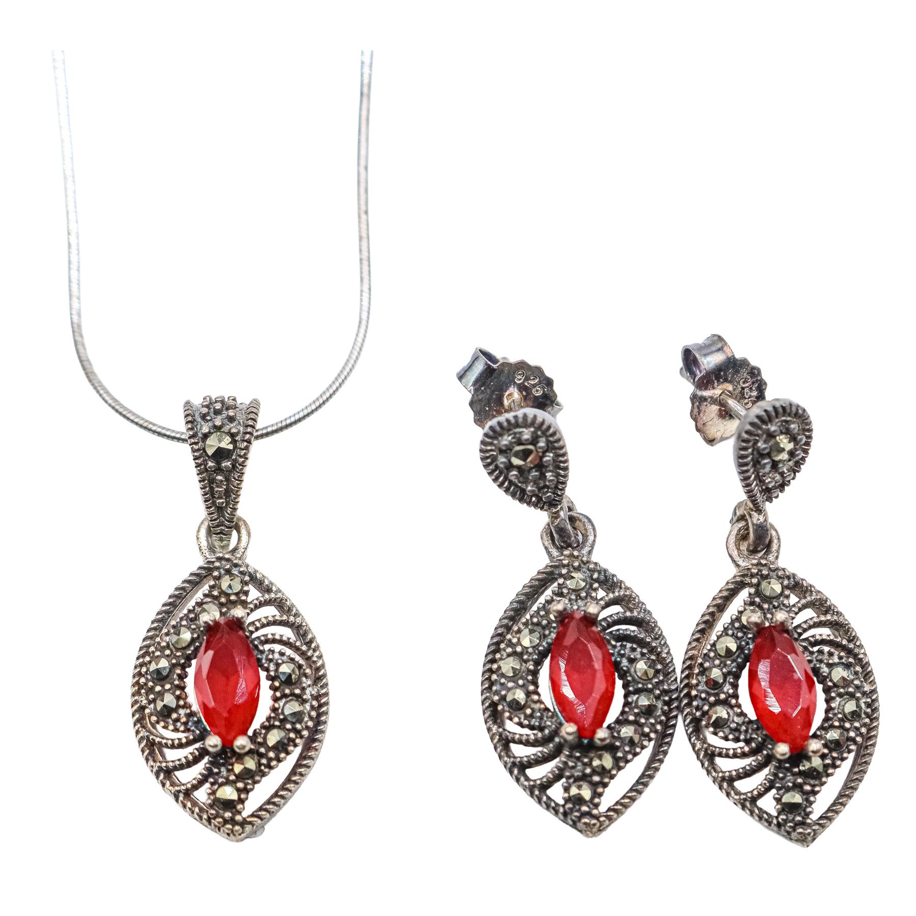 CONJUNTO DE PENDIENTES Y COLGANTE