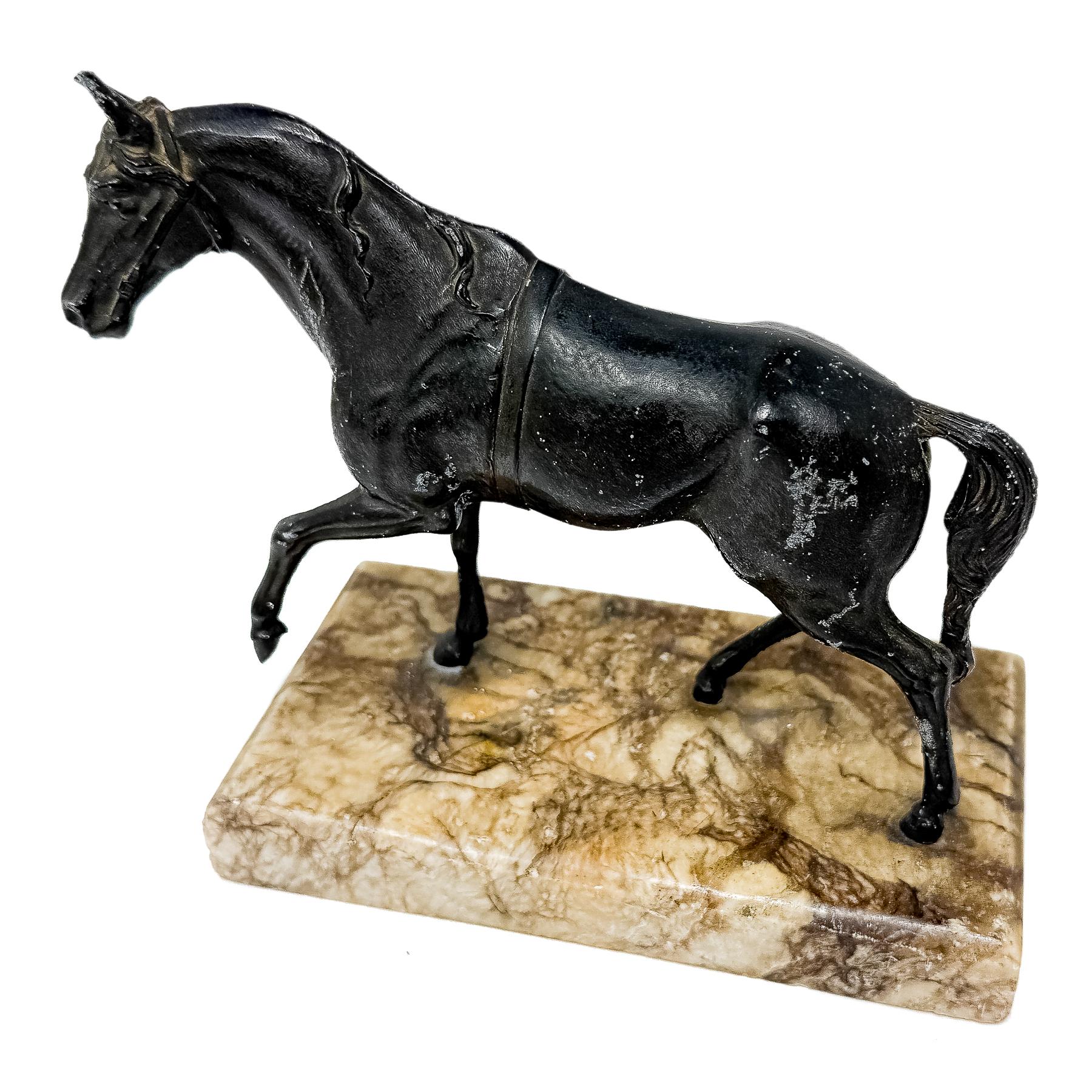 FIGURA DE CABALLO DEL PRIMER TERCIO DE SIGLO XX