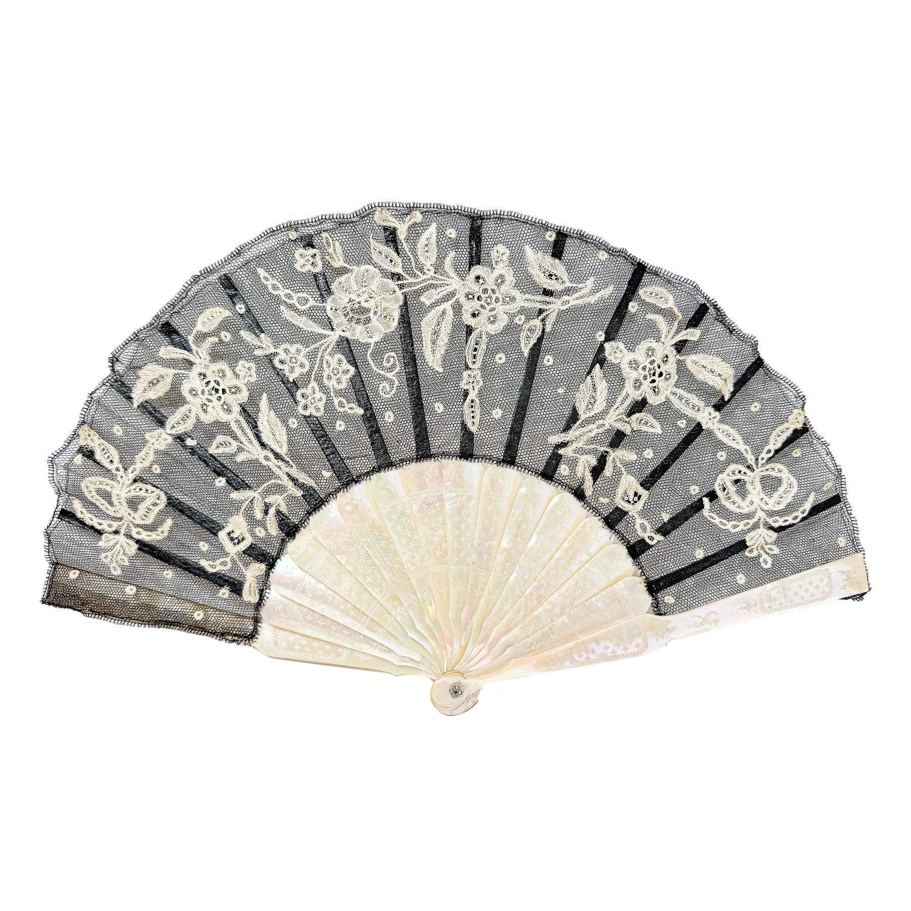 ABANICO DE NACAR DE FLES DEL S.XIX