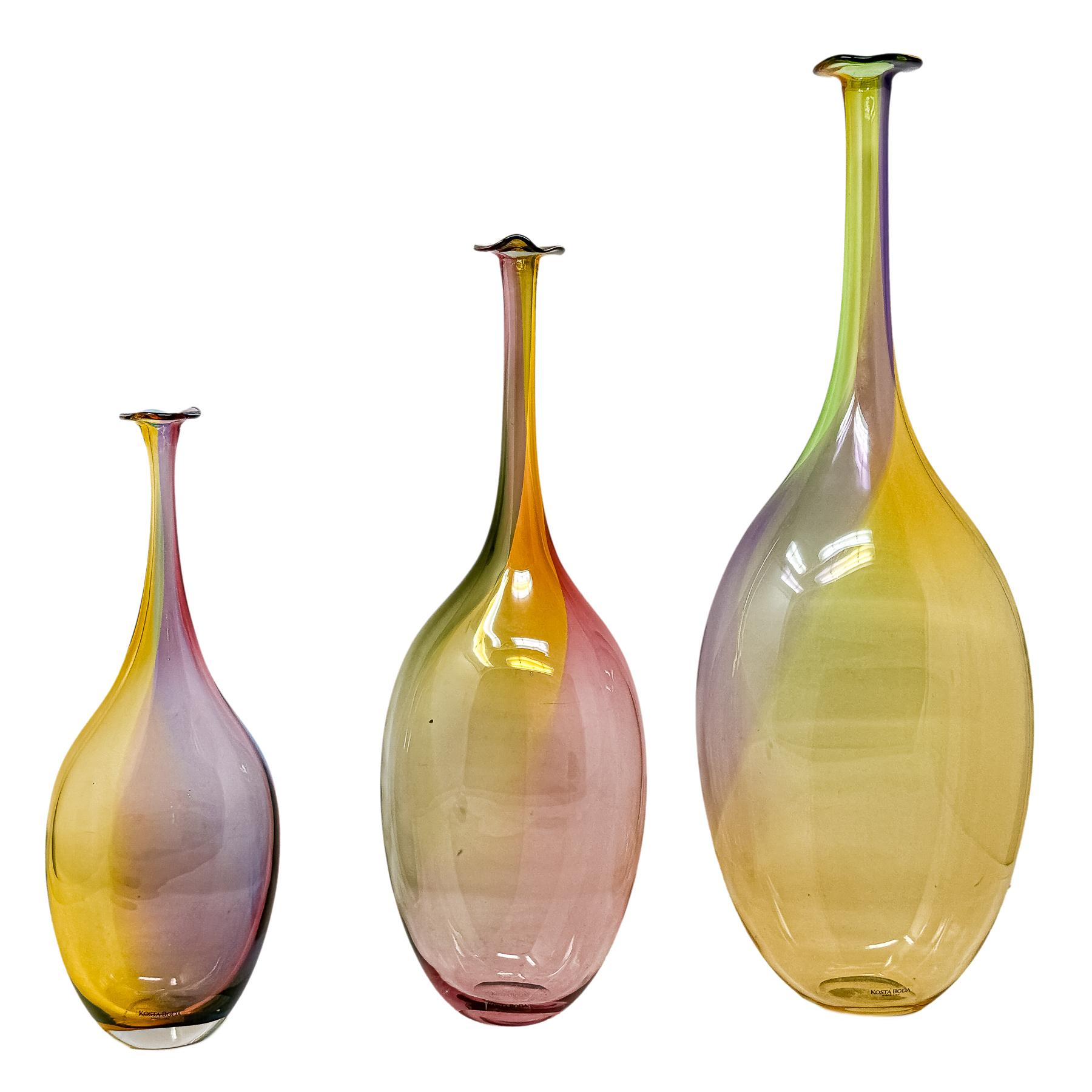 TRES BOTELLAS DE CRISTAL KOSTA BODA DE SEGUNDA MITAD S. XX