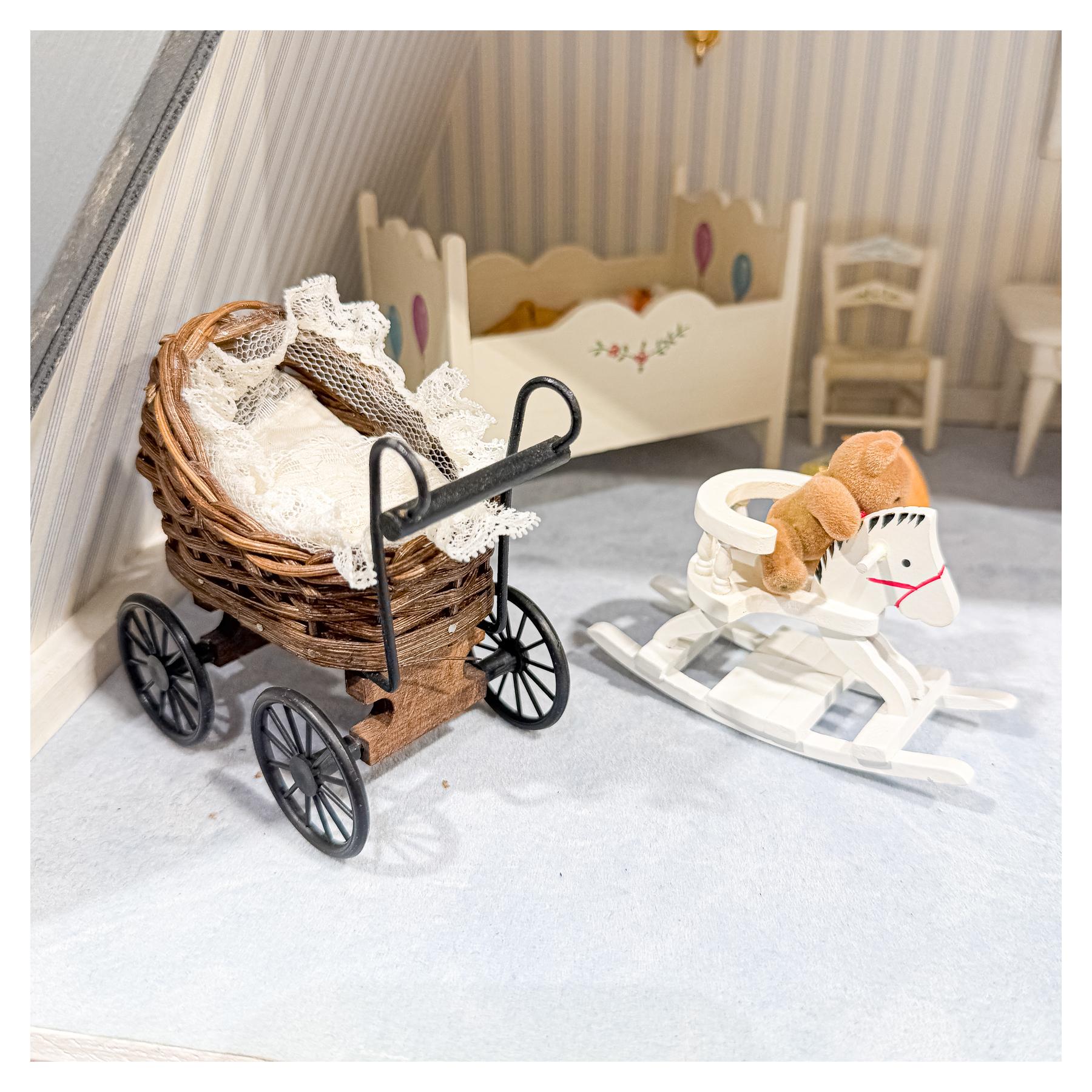 CASITA DE MUÑECAS DEL ÚLTIMO CUARTO DEL S.XX