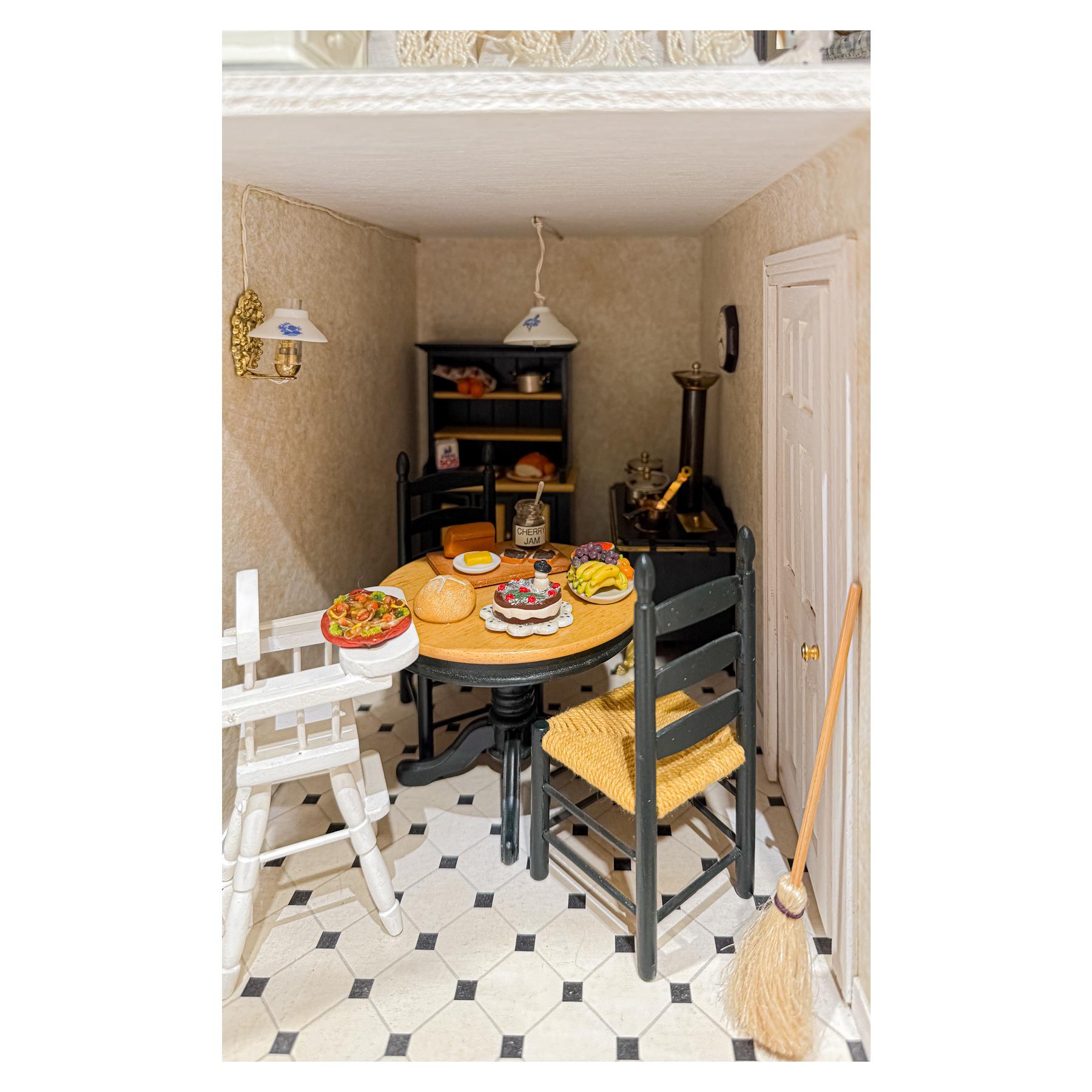 CASITA DE MUÑECAS DEL  ÚLTIMO CUARTO DEL S.XX