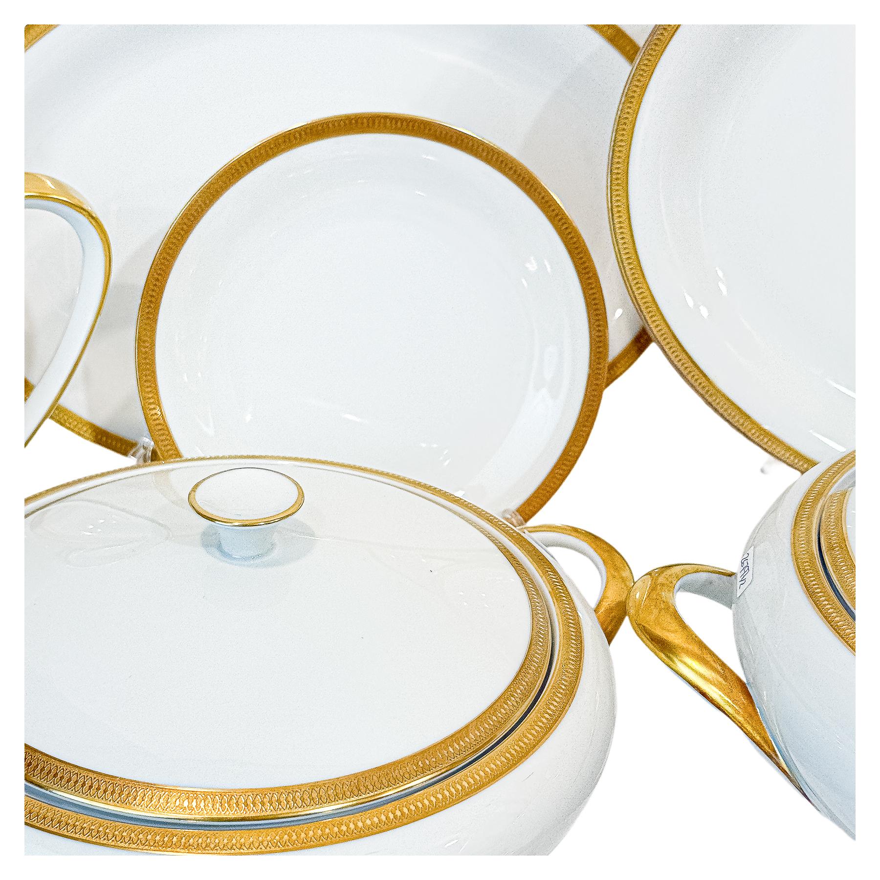 GRAN VAJILLA EN PORCELANA DE BAVARIA PARA 12 SERVICIOS