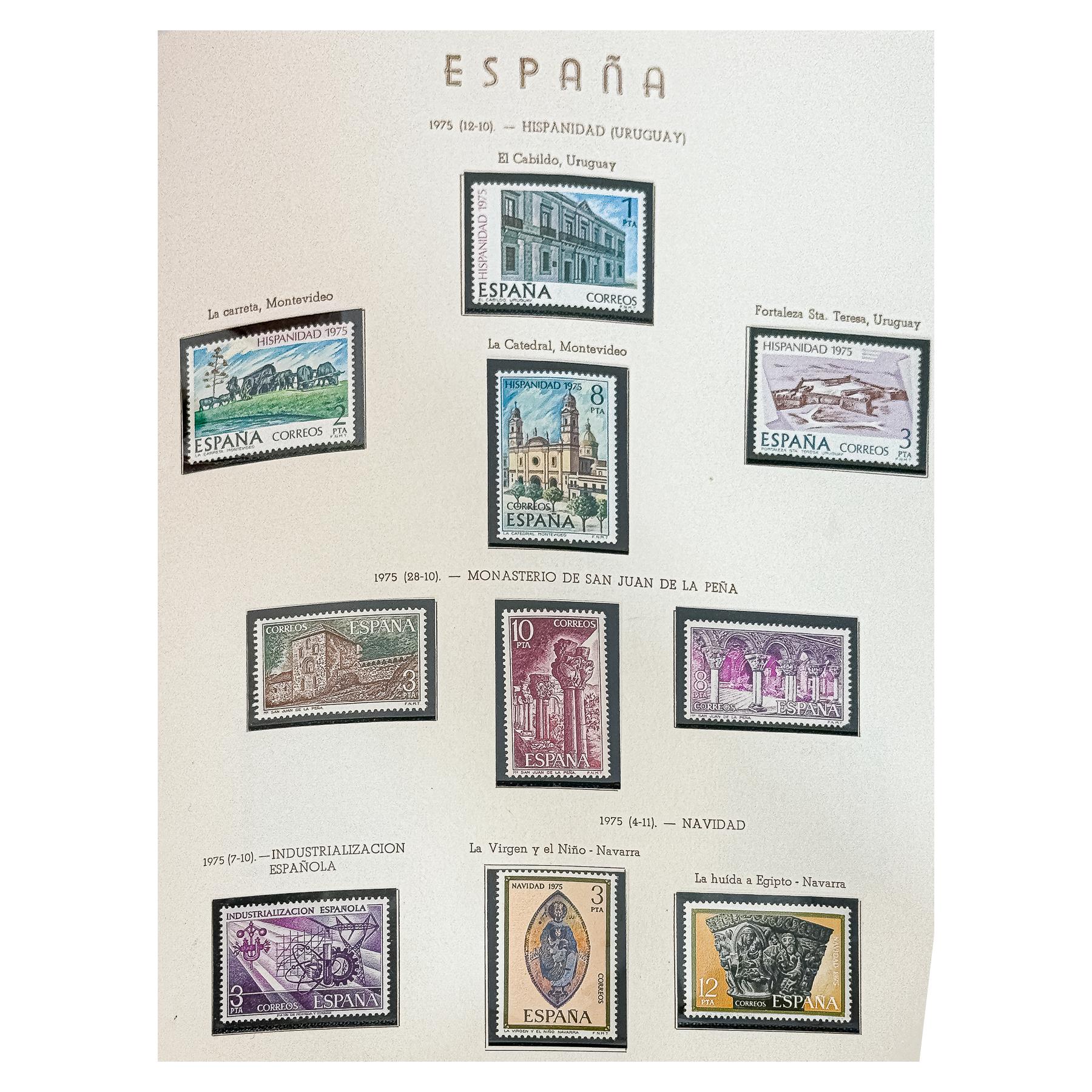 TRES ALBUMES DE SELLOS DE ESPAÑA 