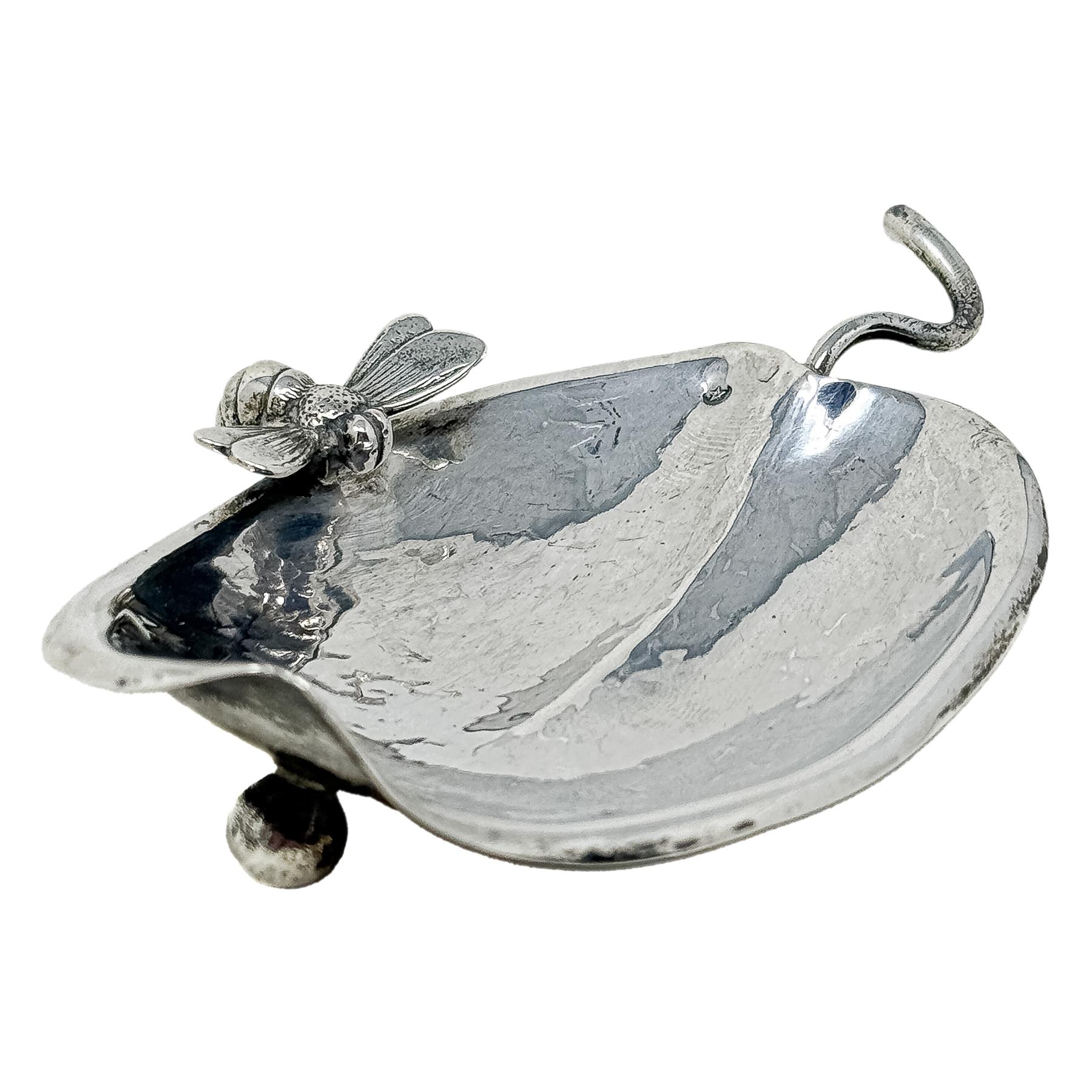 LOTE DE BANDEJITAS DE PLATA Y UNA DE METAL PLATEADO