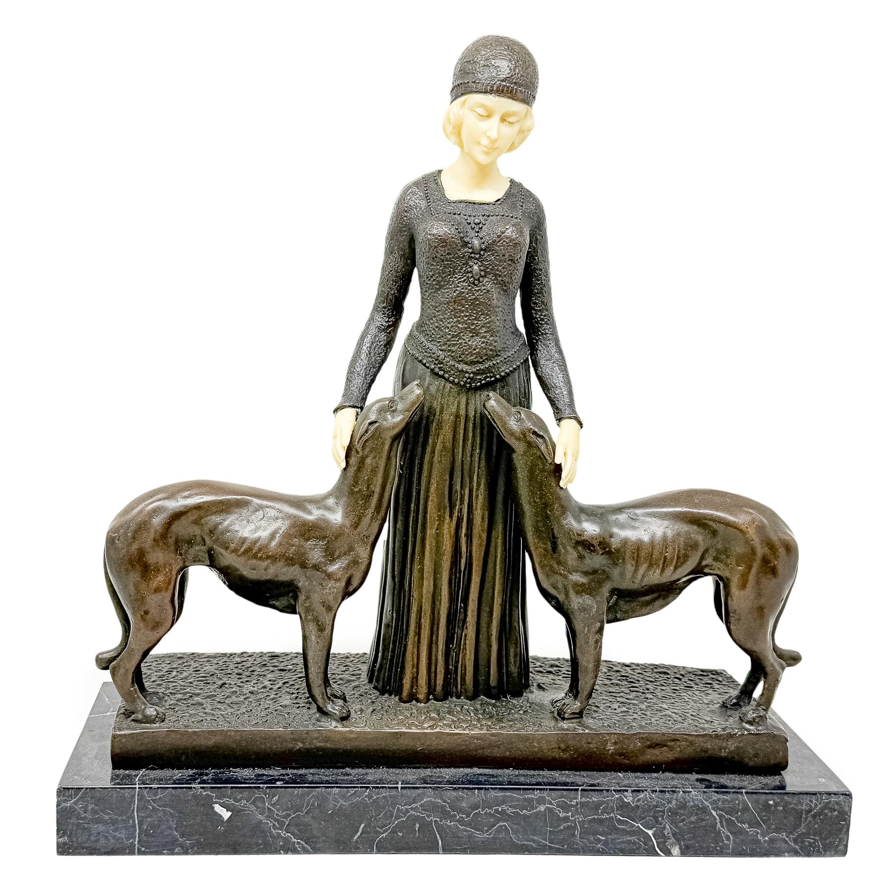 FIGURA DE ESTILO ART DECÓ DEL ÚLTIMO TERCIO DEL S.XX
