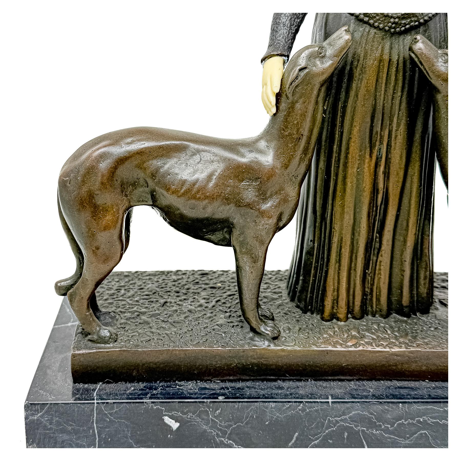 FIGURA DE ESTILO ART DECÓ DEL ÚLTIMO TERCIO DEL S.XX