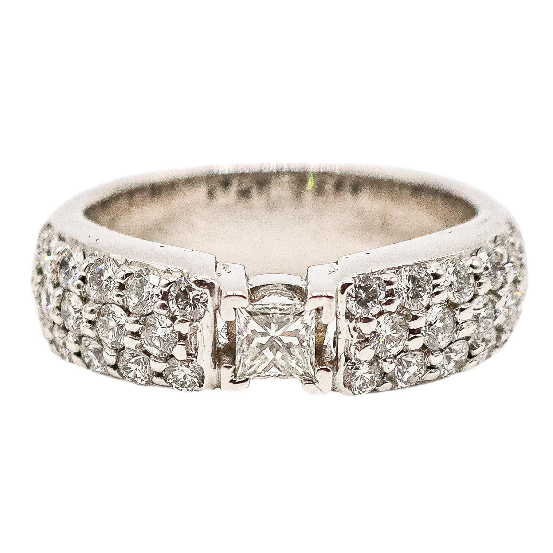 ANILLO ANCHO CON BRILLANTES