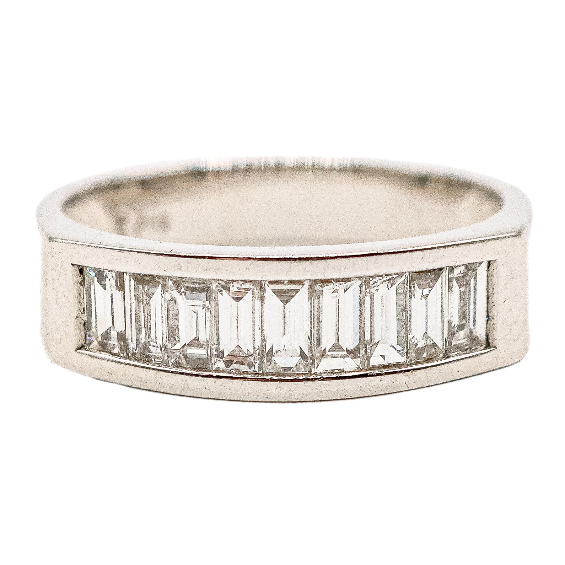 ANILLO CON DIAMANTES TALLA BAGUETTE