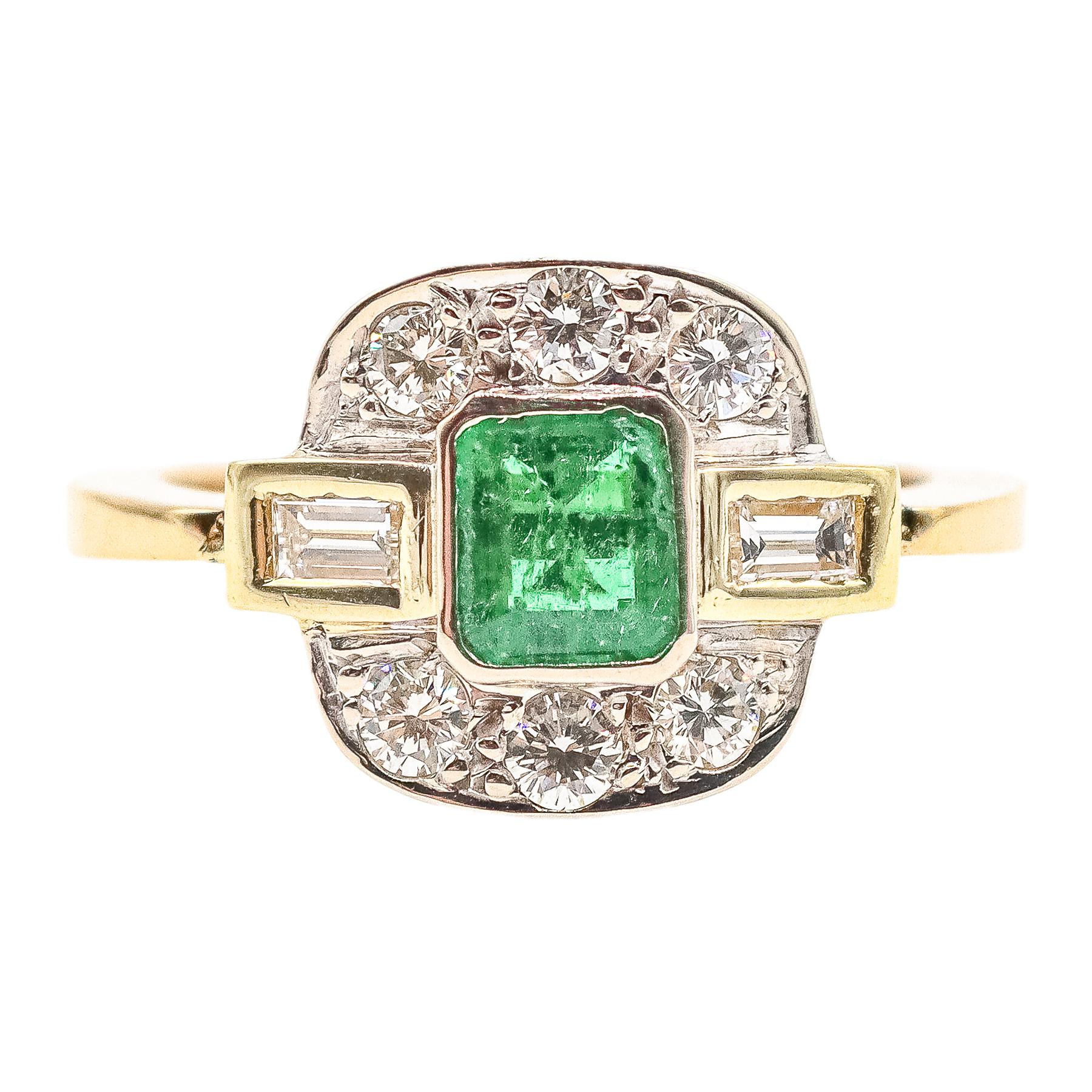 ANILLO CON ESMERALDA Y DIAMANTES