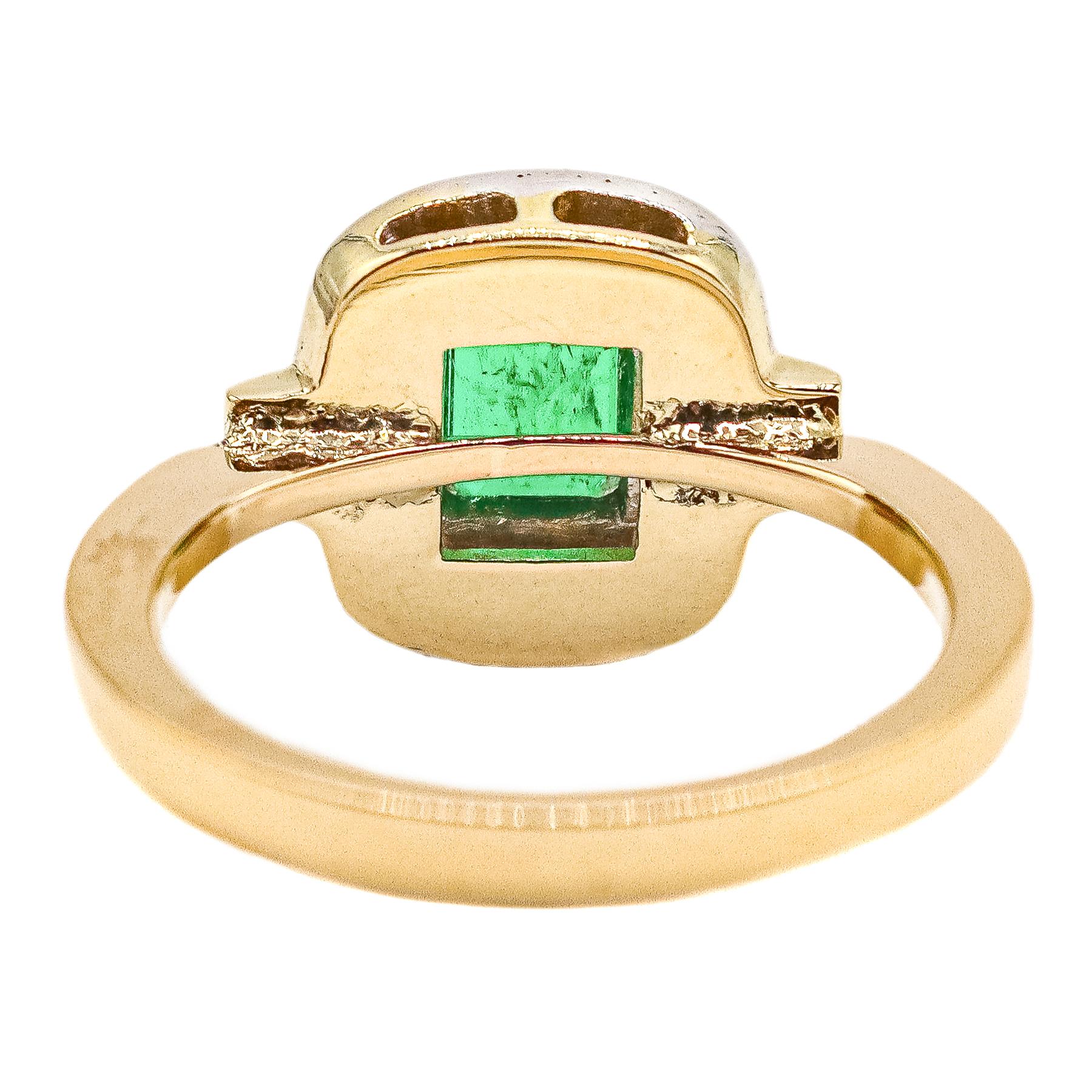 ANILLO CON ESMERALDA Y DIAMANTES