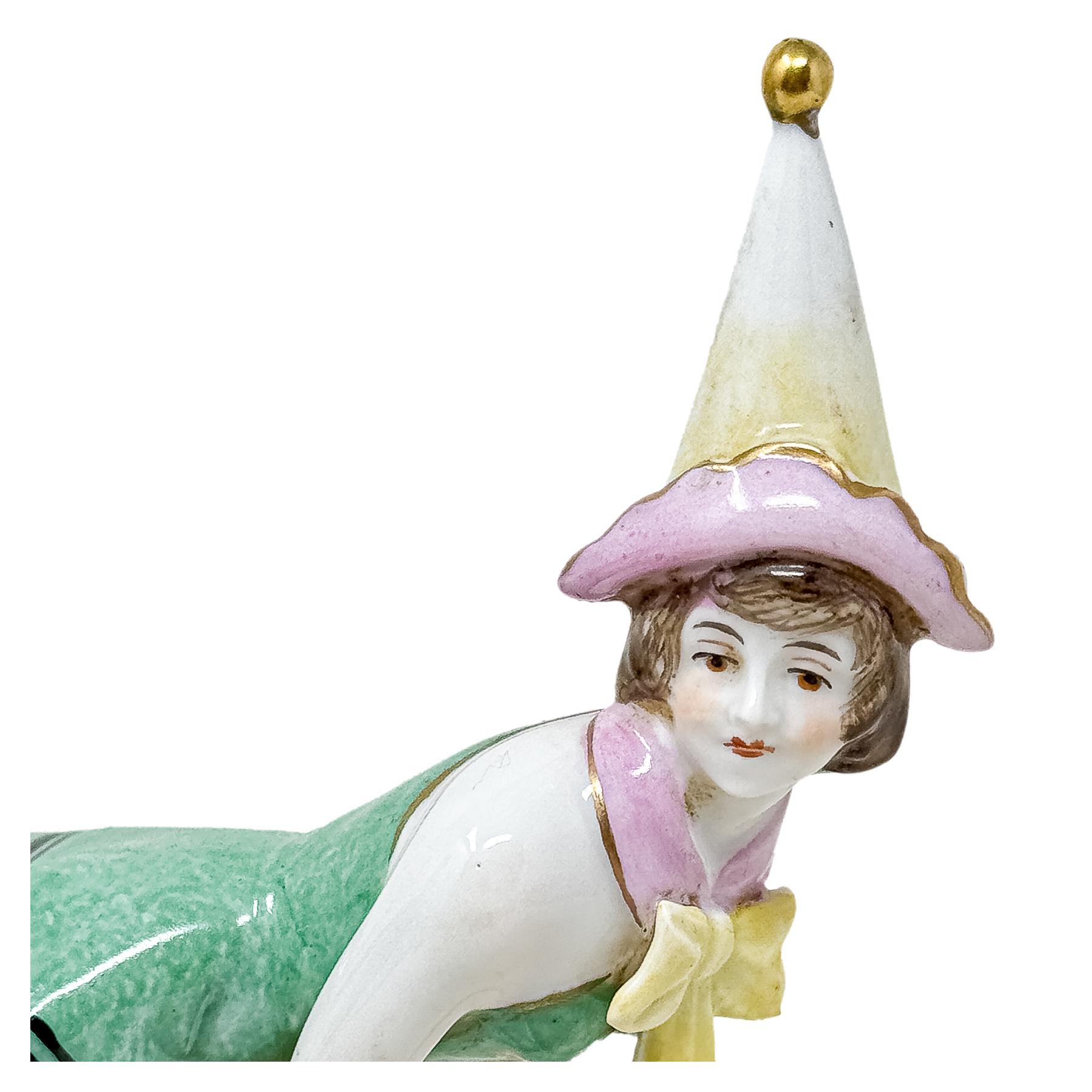  FIGURA DE PORCELANA DEL SEGUNDO TERCIO DEL SIGLO XX