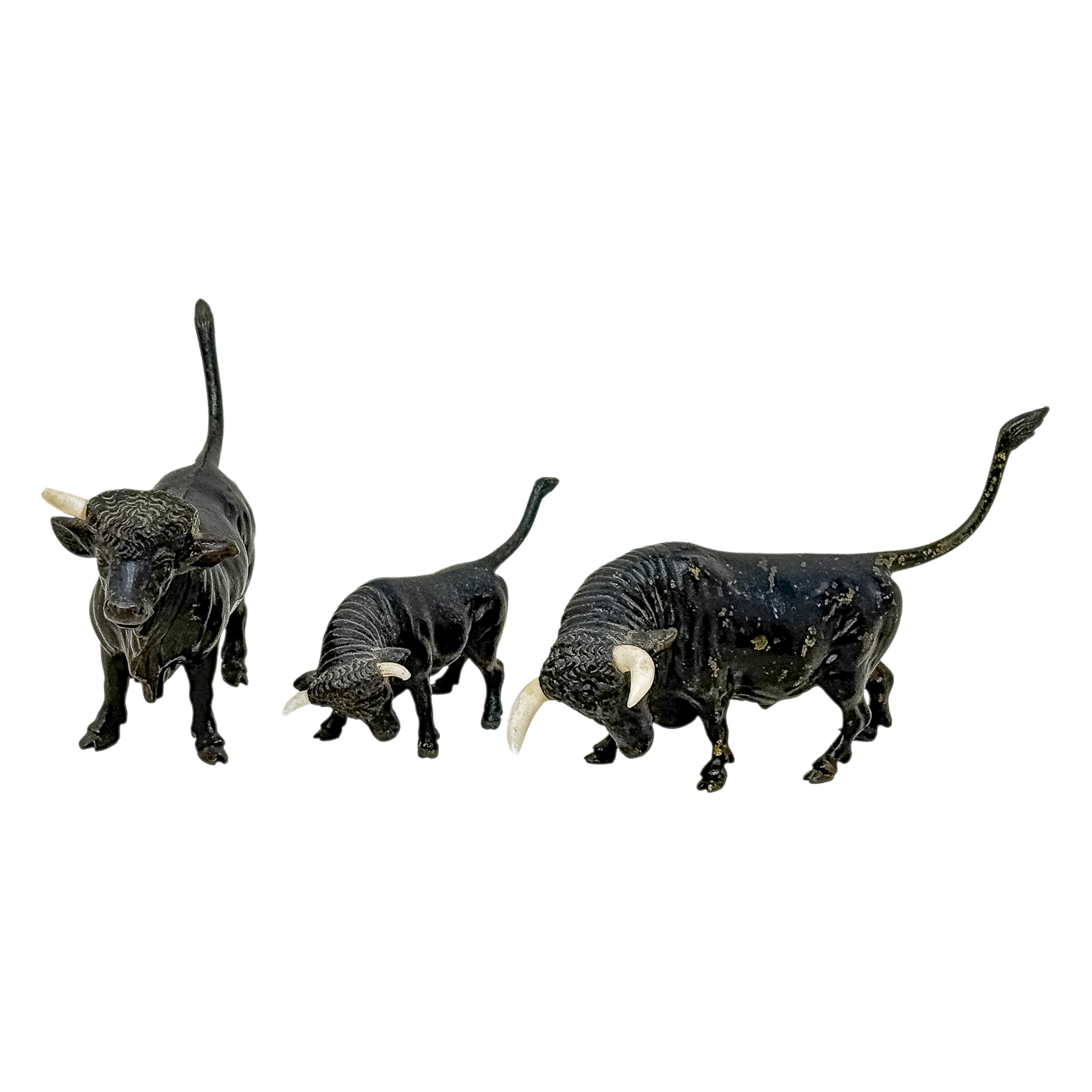 TRES FIGURAS EN BRONCE DE MEDIADOS DEL S.XX