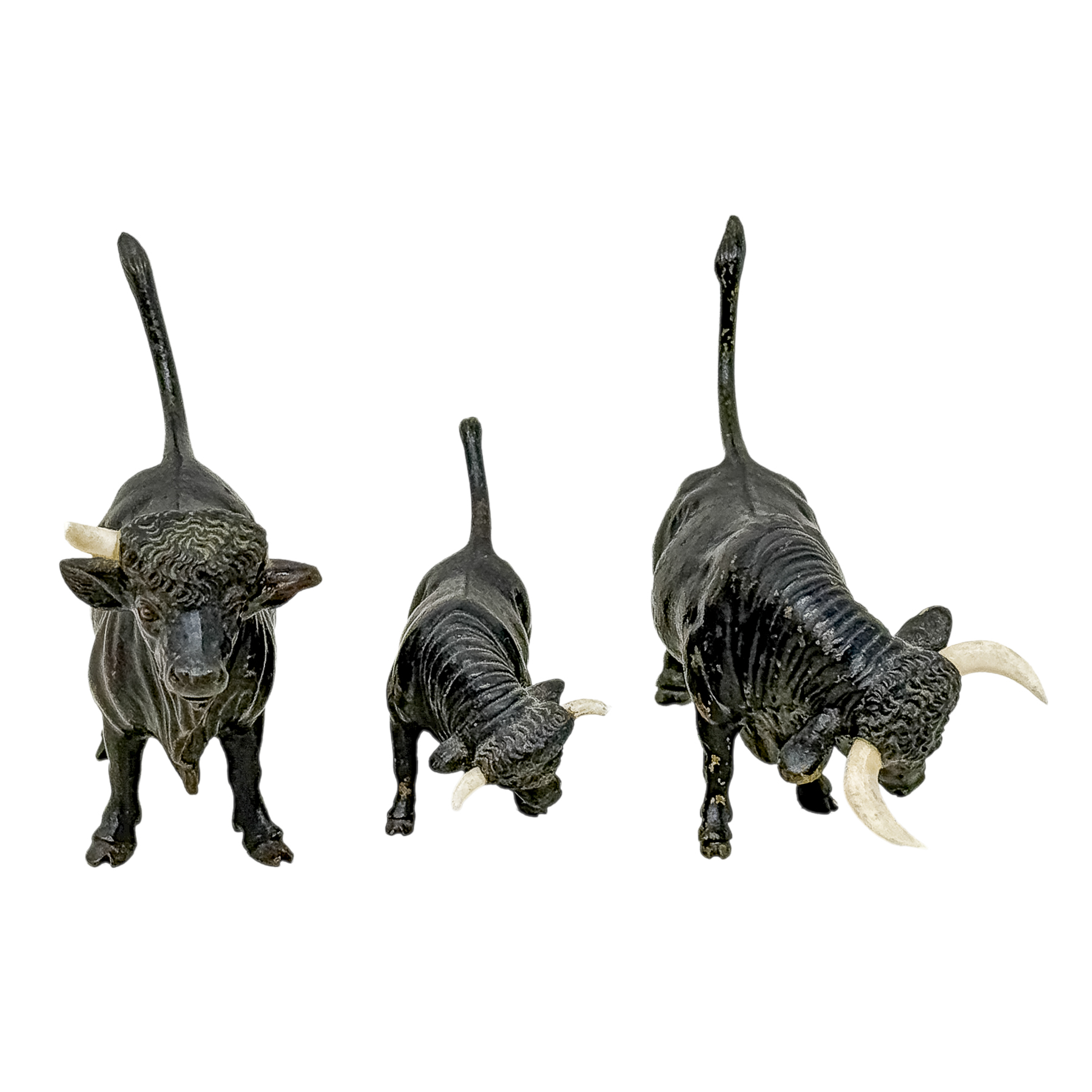 TRES FIGURAS EN BRONCE DE MEDIADOS DEL S.XX