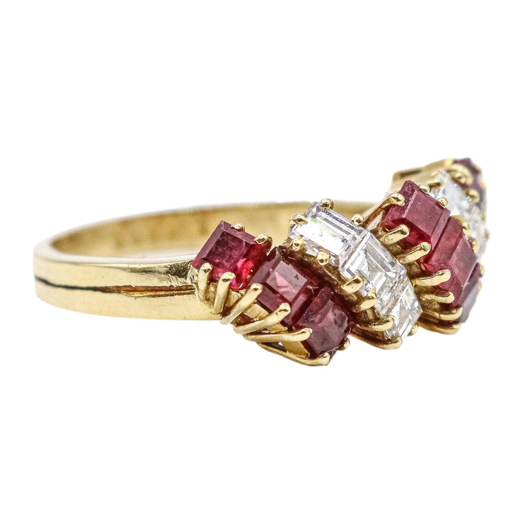 ANILLO CON DIAMANTES Y RUBÍES