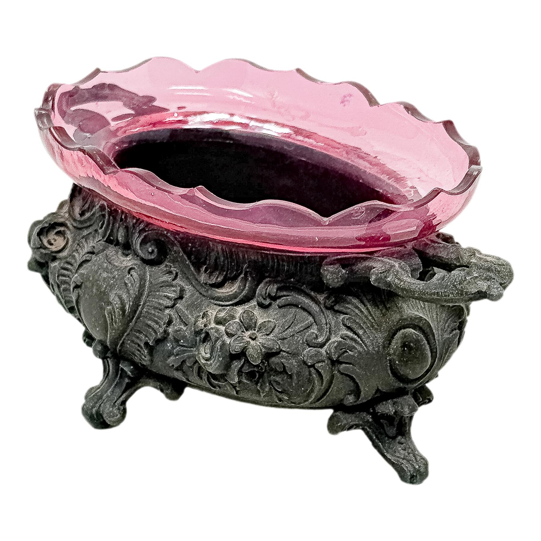 PEQUEÑA JARDINERA DE PRINCIPIOS DE SIGLO XX