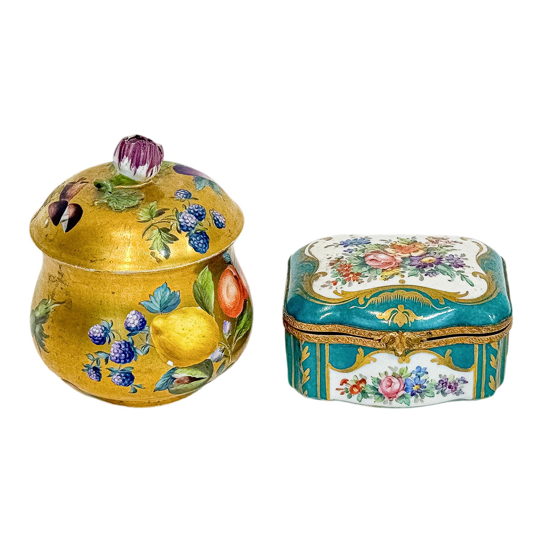 DOS CAJITAS DE PORCELANA DE LA PRIMERA MITAD DE S. XIX