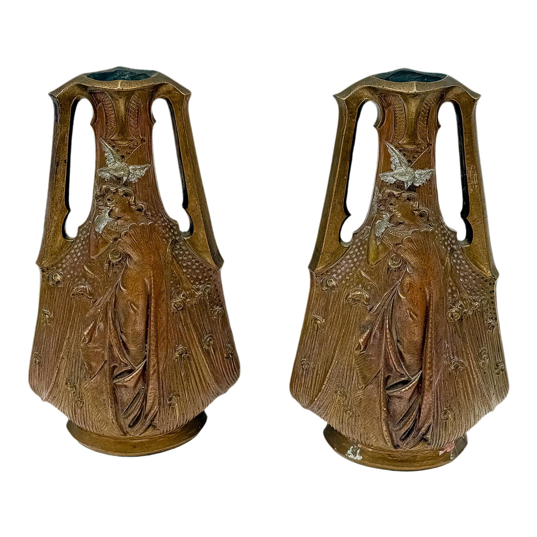 PAREJA DE JARRONES MODERNISTAS CIRCA 1900