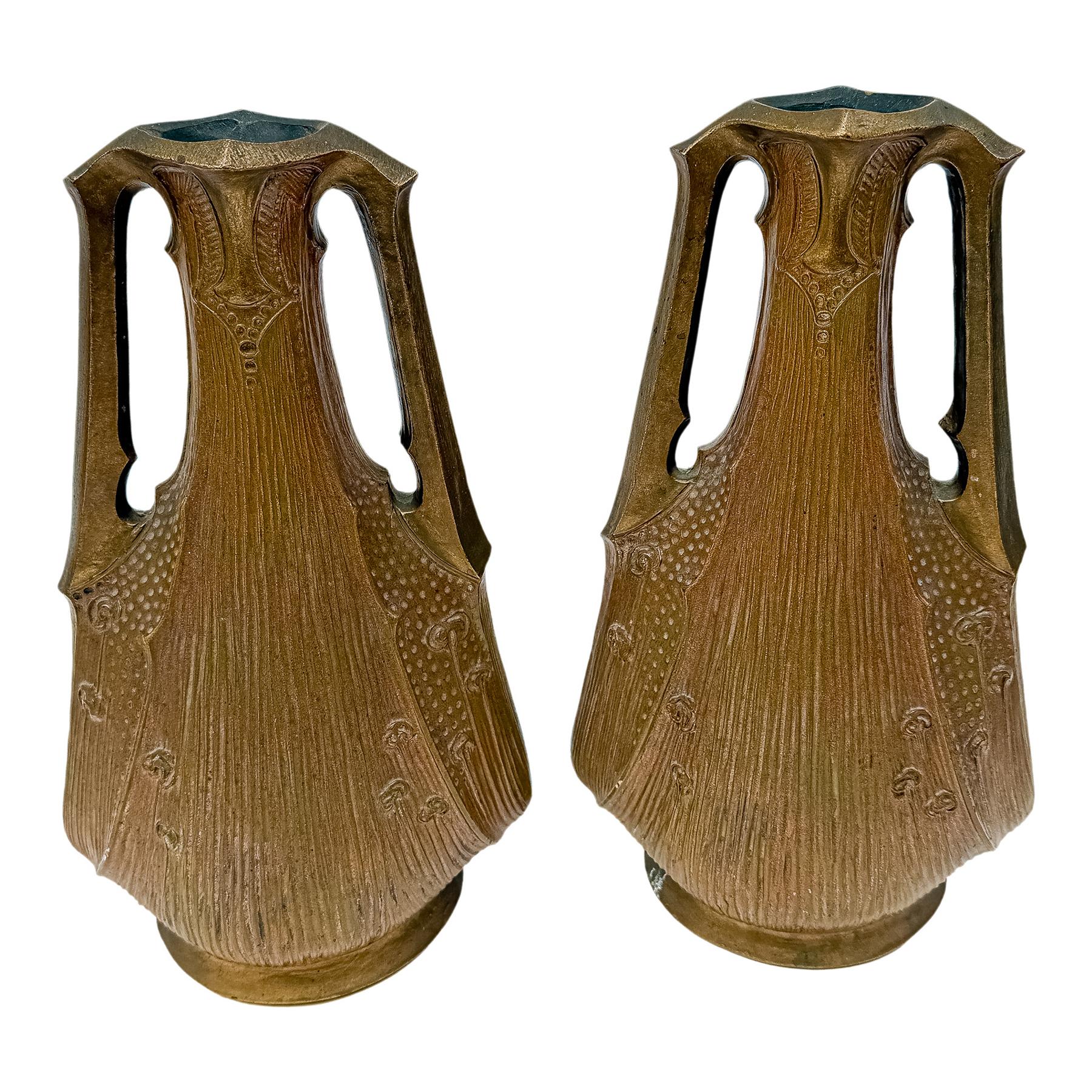 PAREJA DE JARRONES MODERNISTAS CIRCA 1900