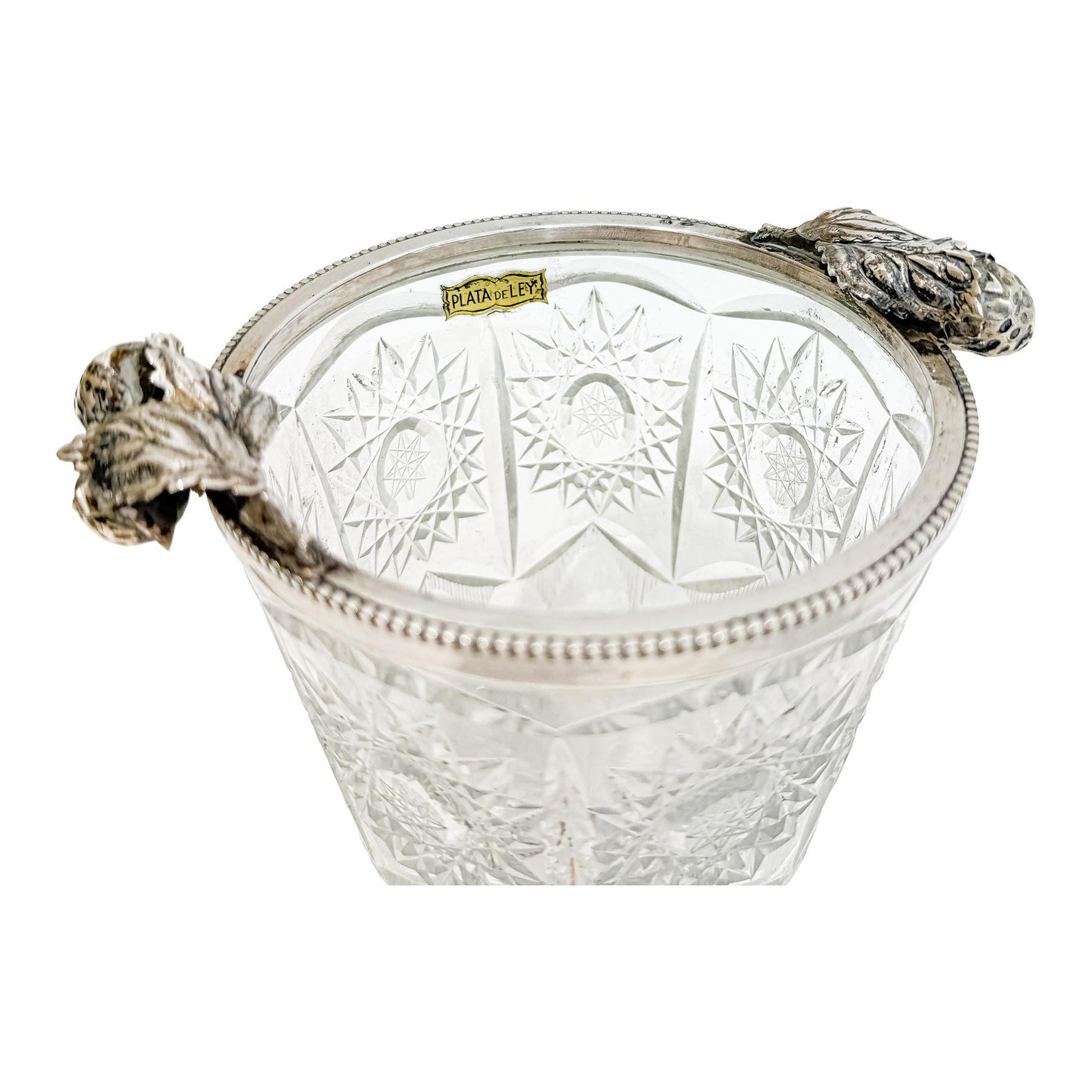 CUBITERA Y JARRA DE CRISTAL Y PLATA DE MEDIADOS DE S. XX