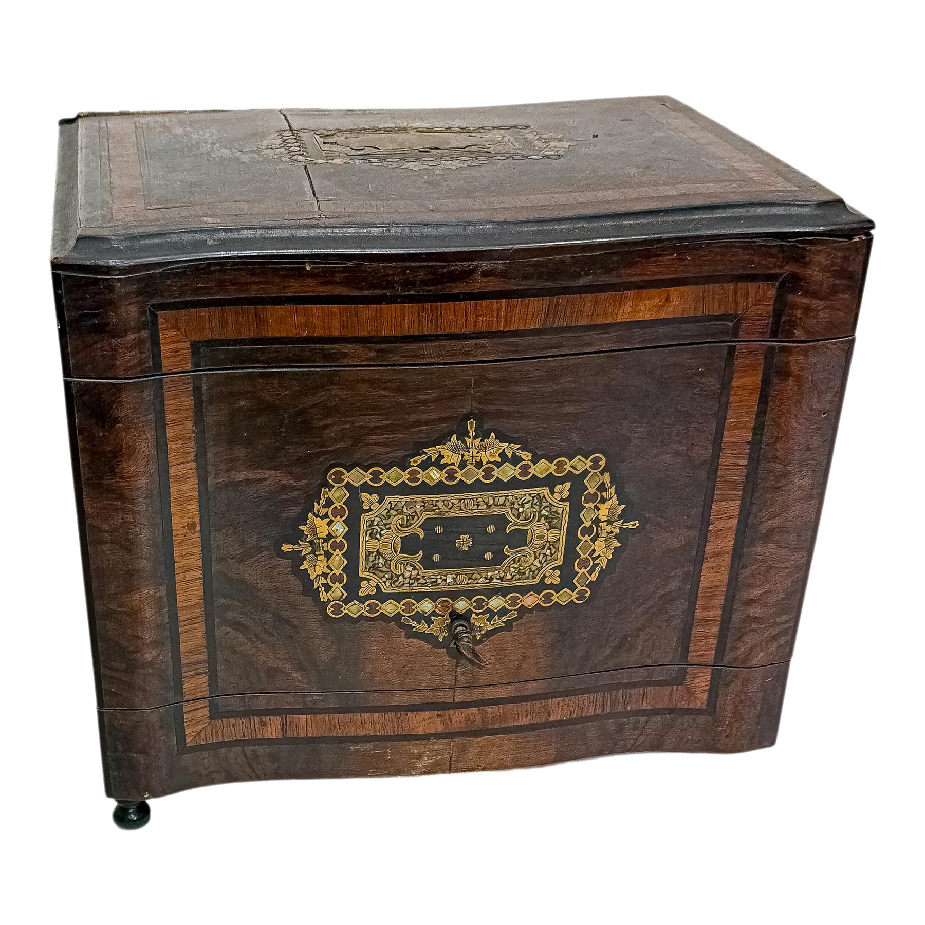 CAJA LICORERA NAPOLEÓN III DEL ÚLTIMO TERCIO SIGLO XIX 