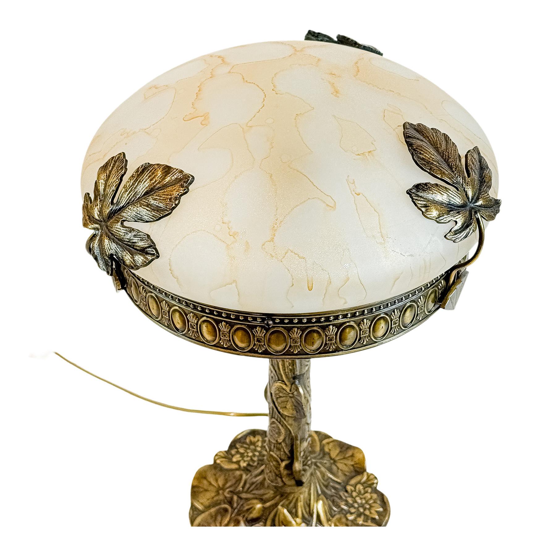 LÁMPARA DE SOBREMESA ESTILO ART NOUVEAU ÚLTIMO CUARTO S.XX