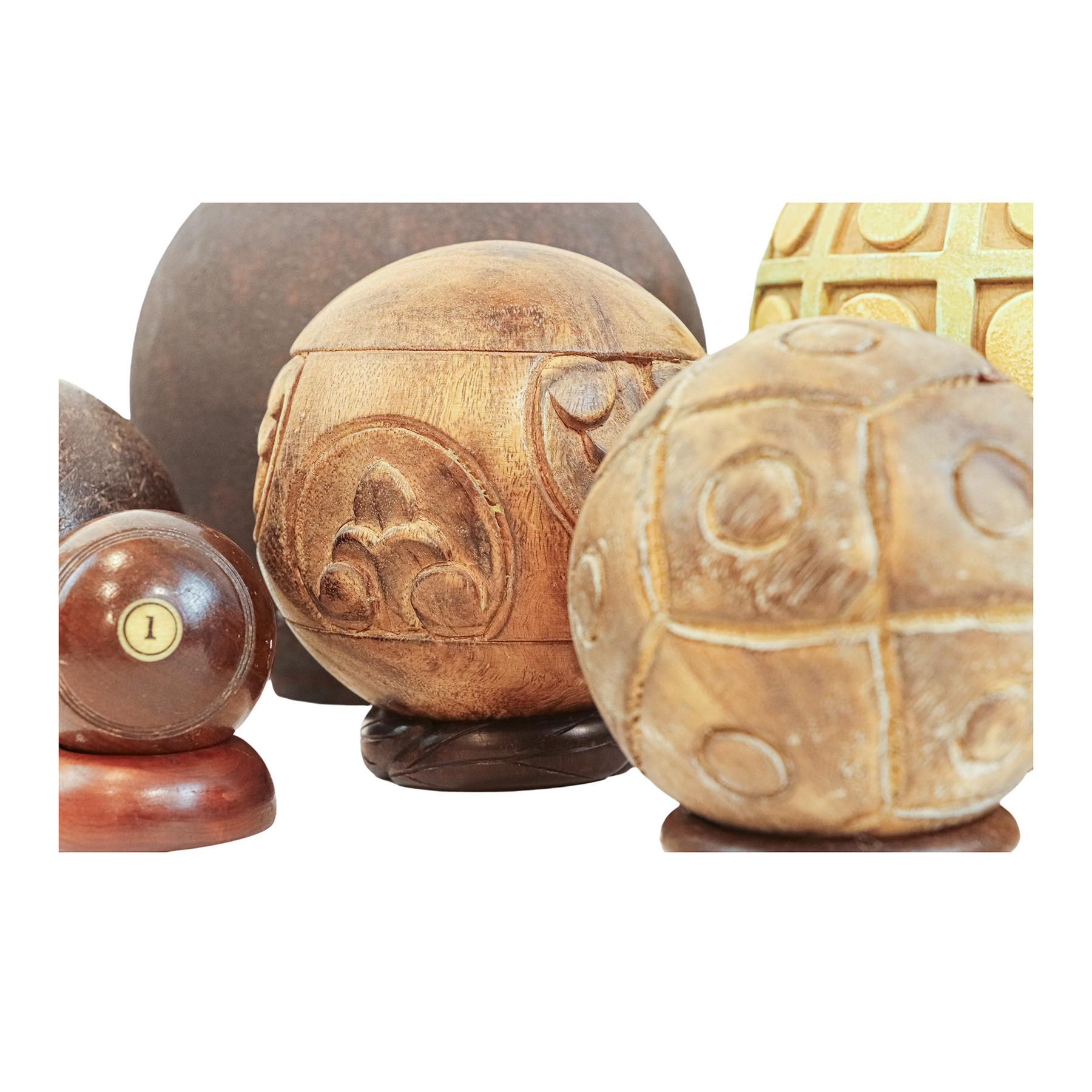 COLECCIÓN DE BOLAS Y HUEVOS