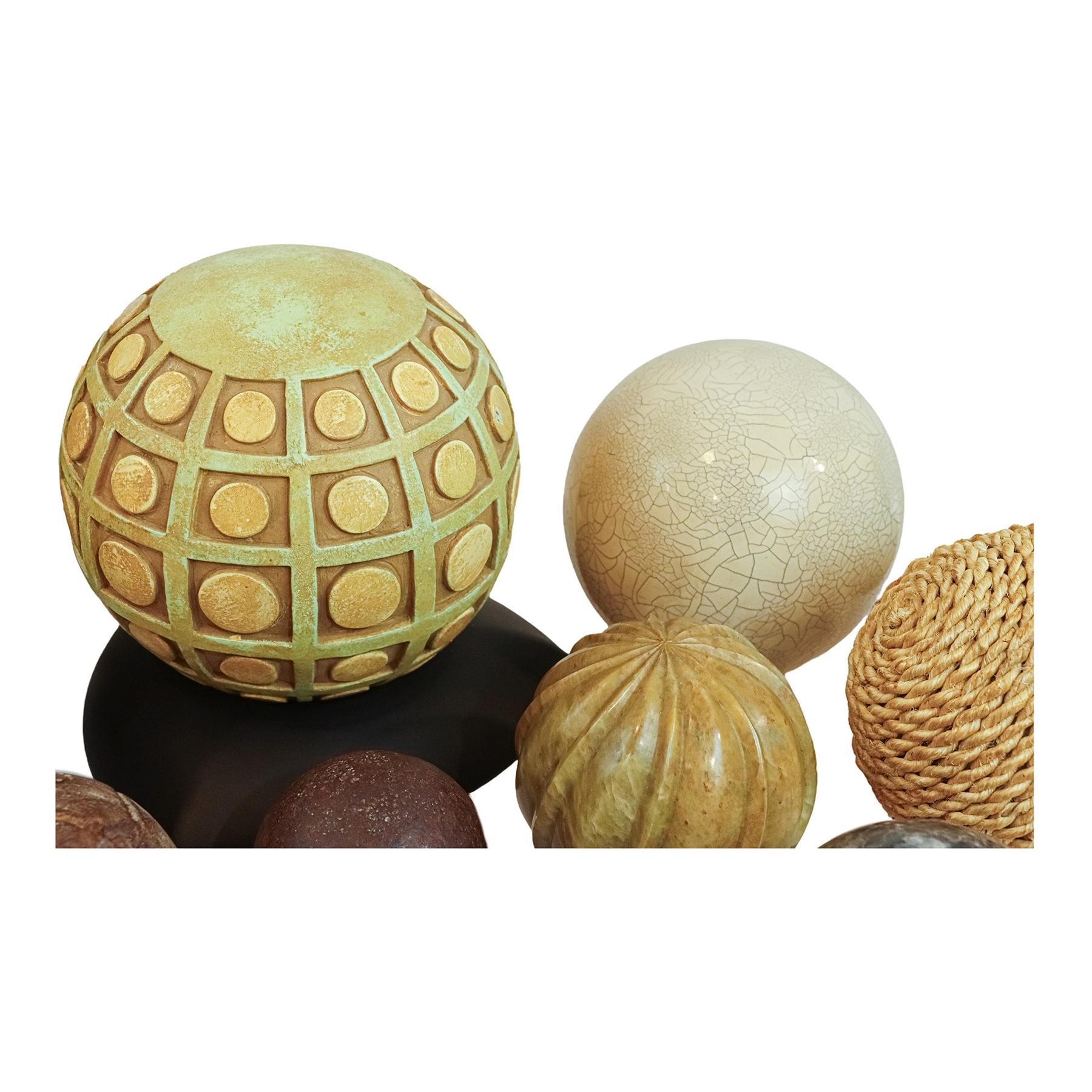 COLECCIÓN DE BOLAS Y HUEVOS