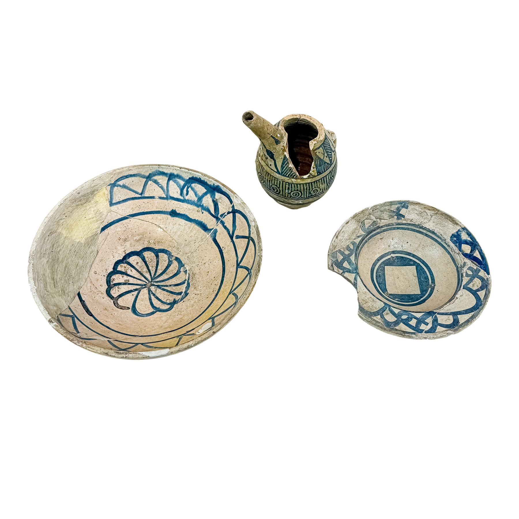 FUENTE, PLATO Y FRAGMENTO DE JARRA DEL S. XVI