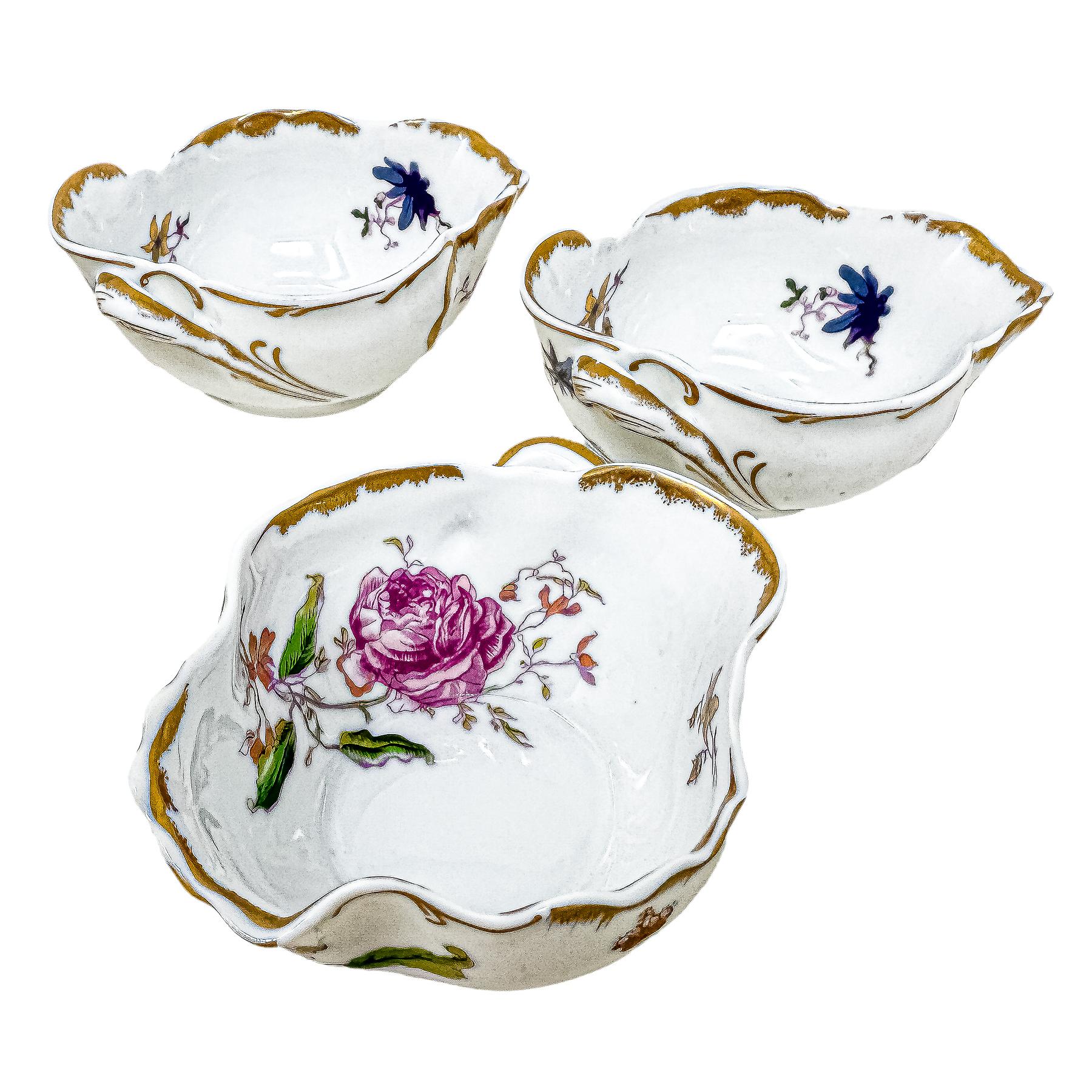 CUATRO ESPECIEROS EN PORCELANA DEL ÚLITMO CUARTO DEL S.XX