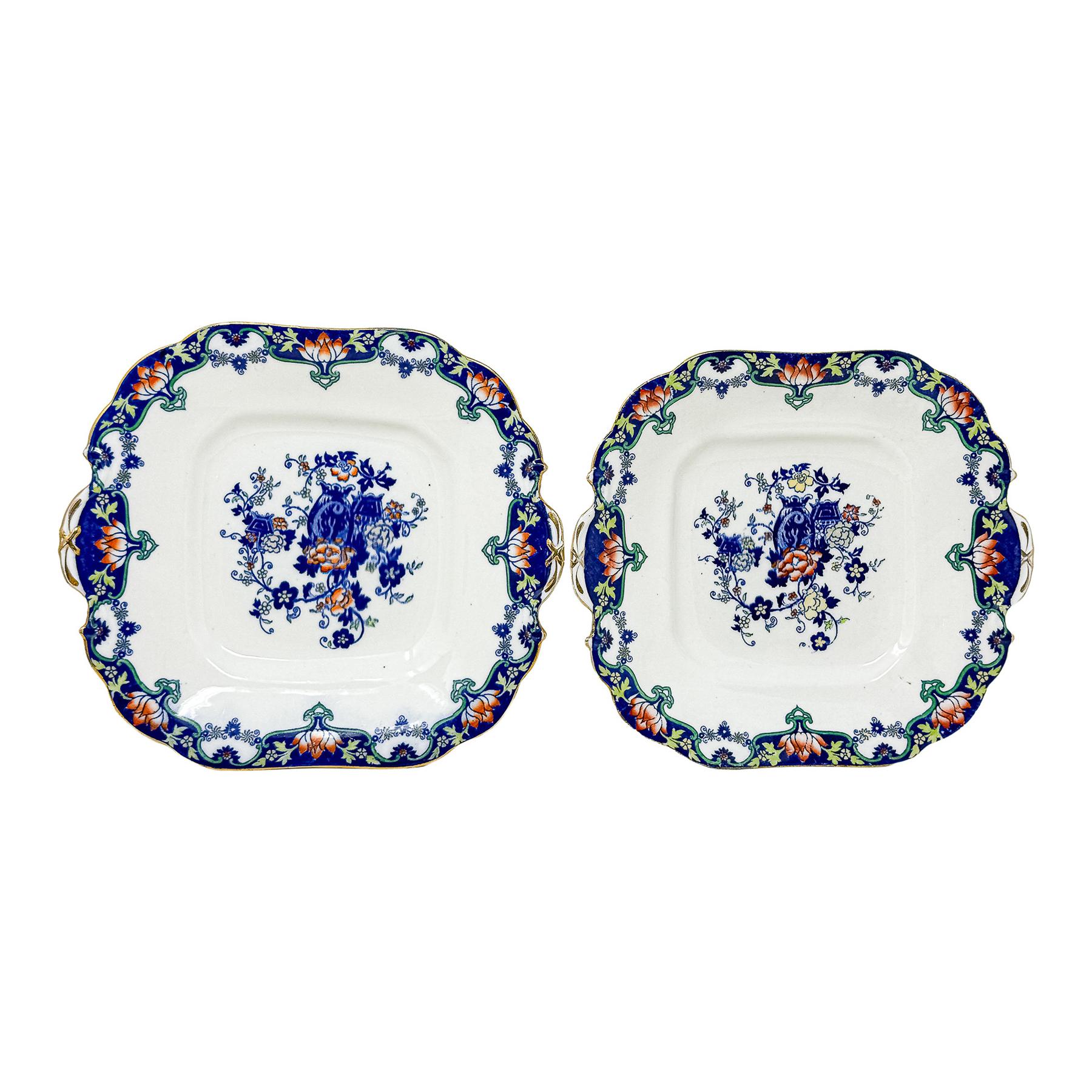DOS CENTROS DE PORCELANA INGLESA DE MEDIADOS DEL SIGLO XX