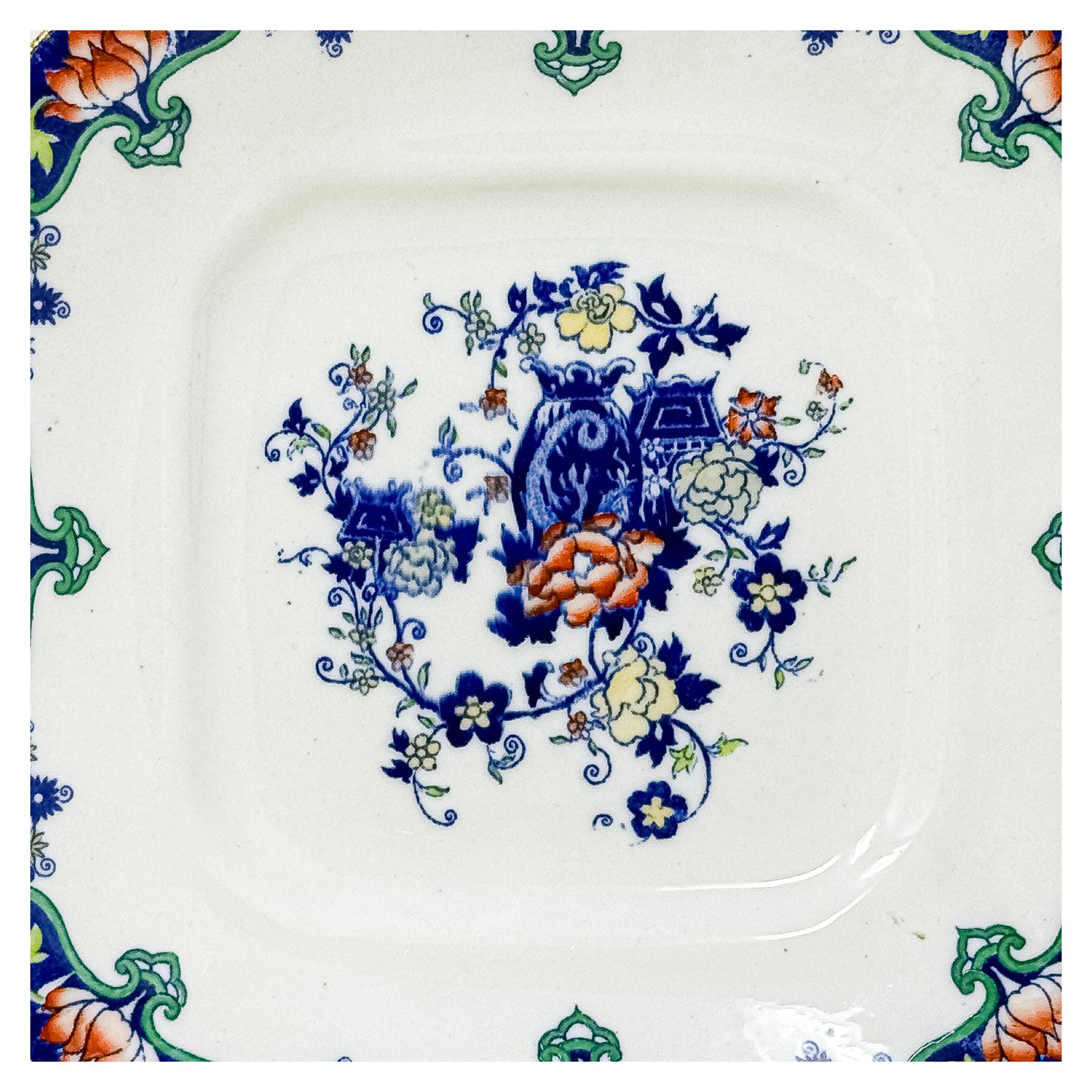 DOS CENTROS DE PORCELANA INGLESA DE MEDIADOS DEL SIGLO XX
