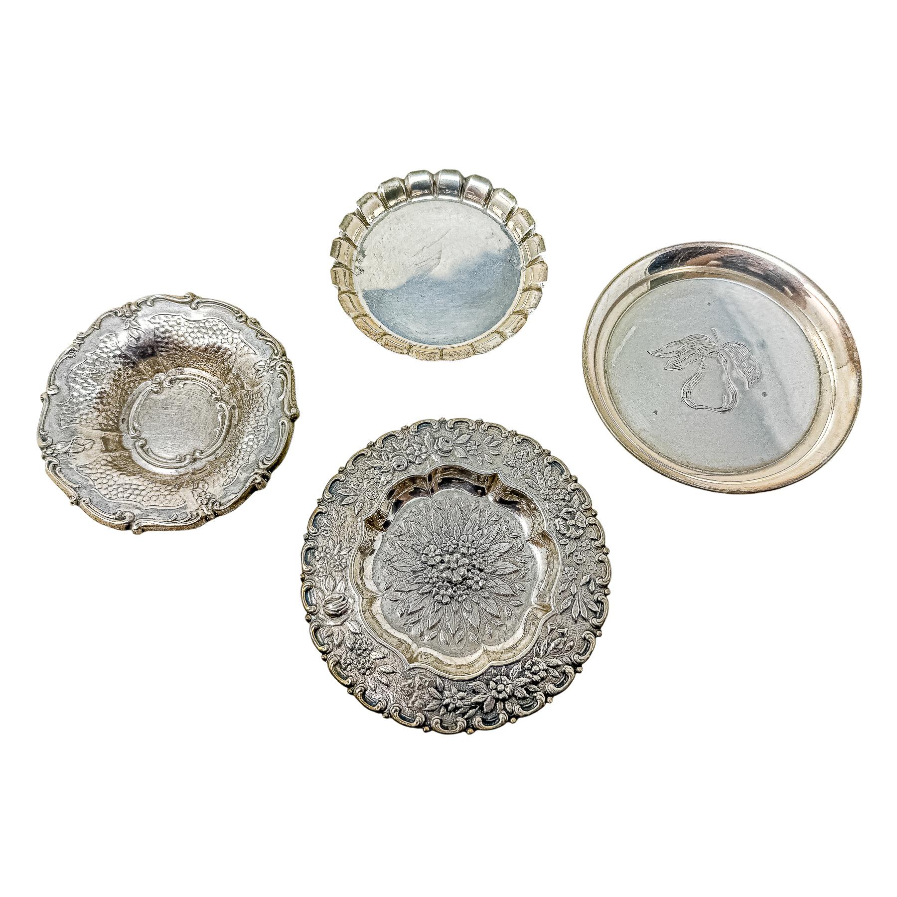 CONJUNTO DE PEQUEÑOS PLATITOS DE PLATA