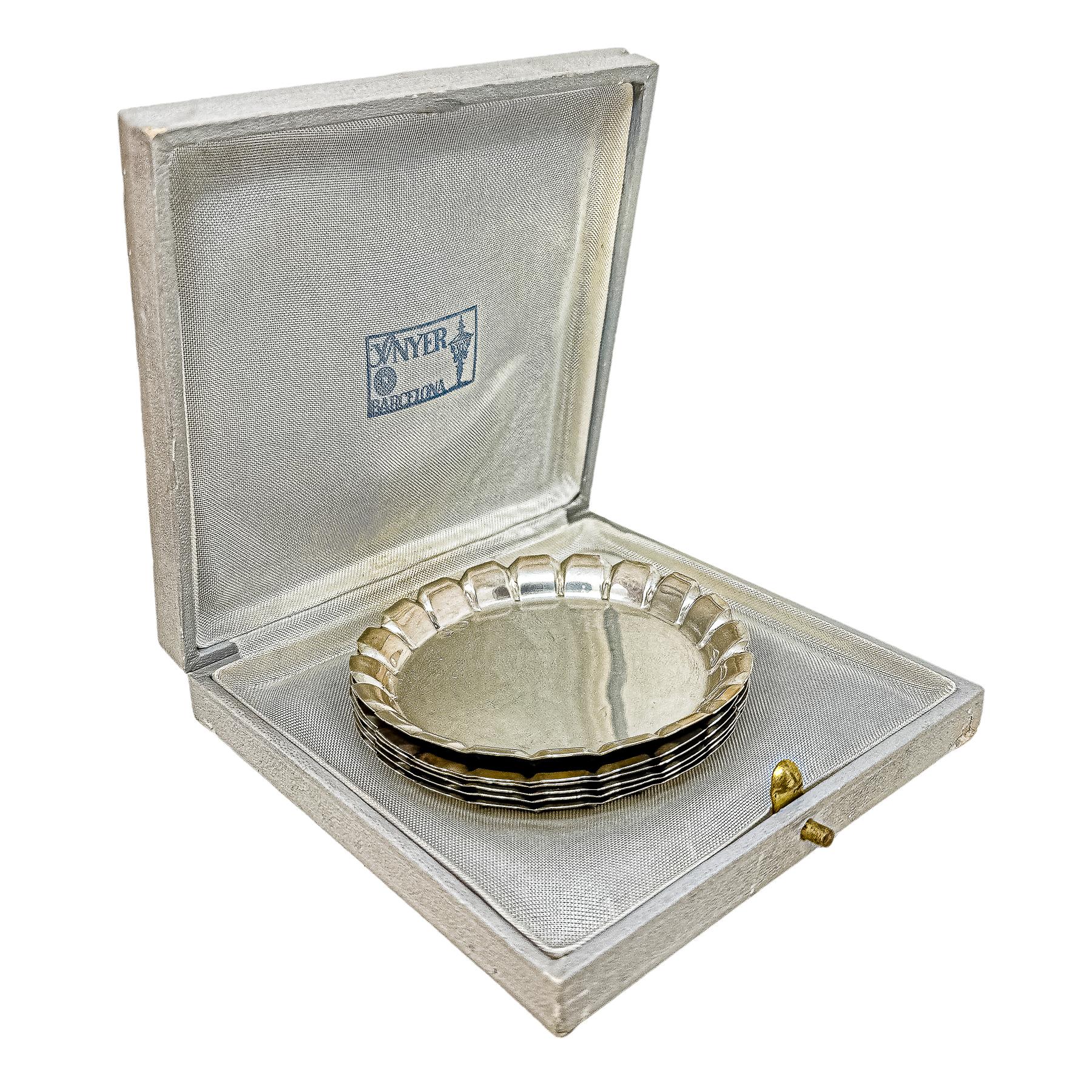 CONJUNTO DE PEQUEÑOS PLATITOS DE PLATA