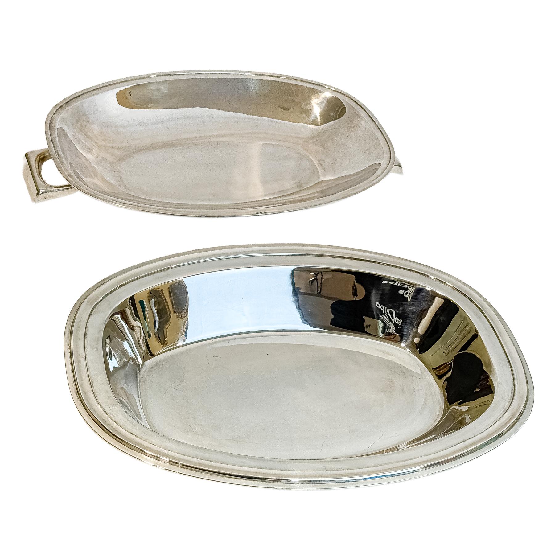 FUENTE CON TAPA EN PLATA DEL ÚLTIMO TERCIO S.XX