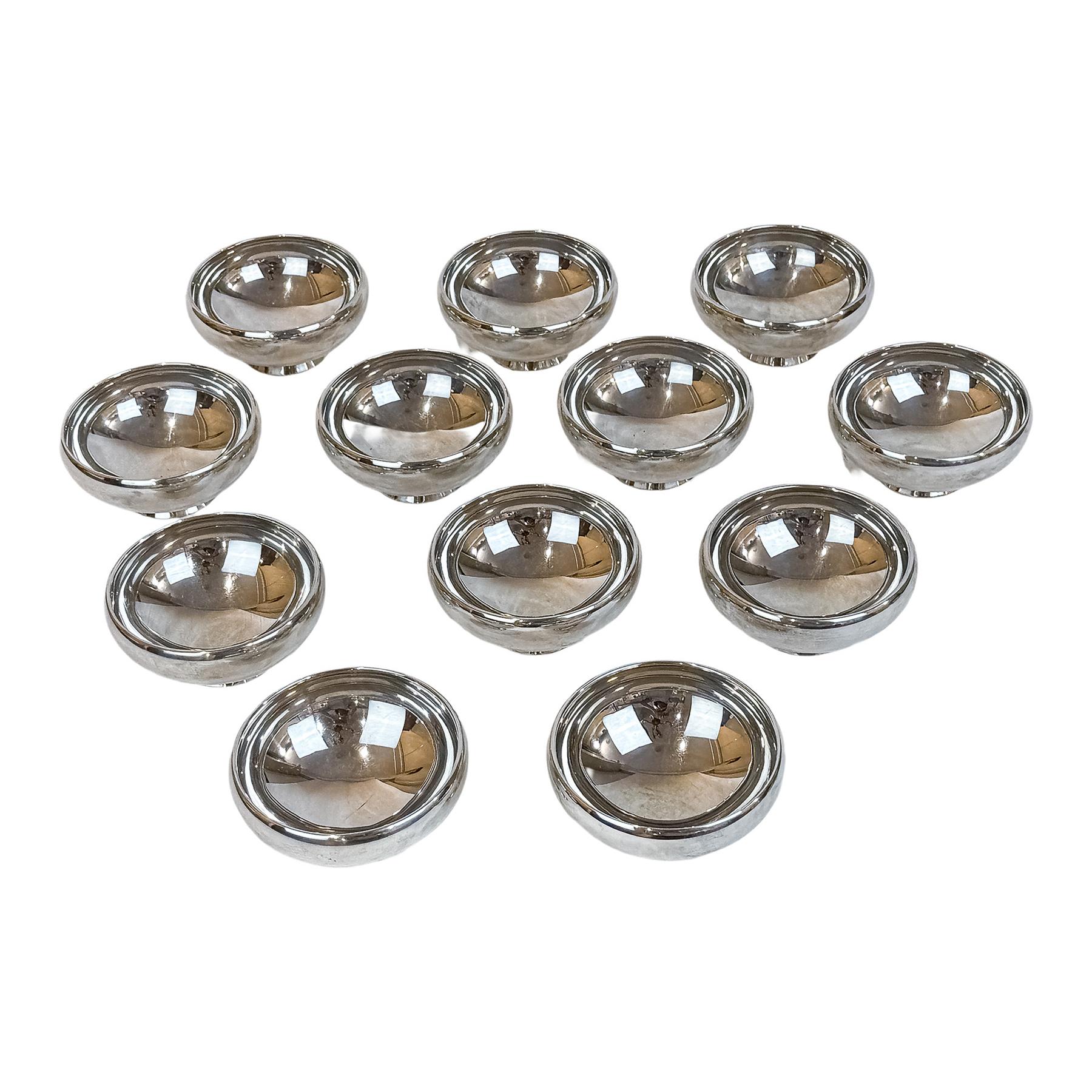 DOCE PEQUEÑOS BOLES EN PLATA DEL ÚLTIMO CUARTO DEL S.XX