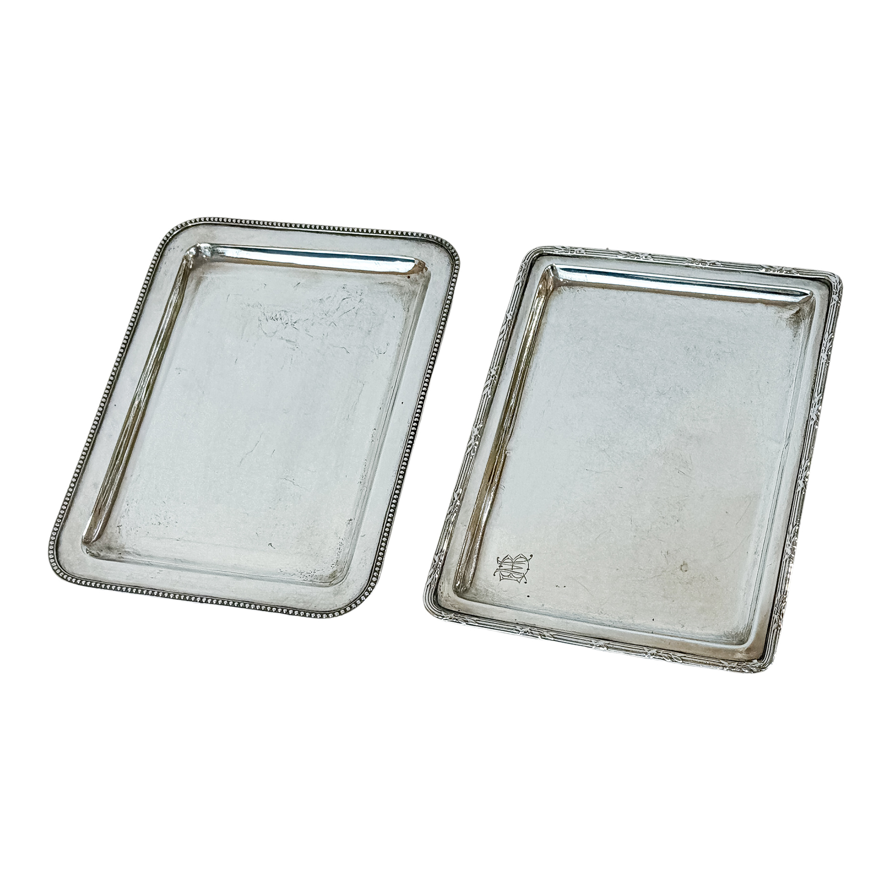 DOS PEQUEÑAS BANDEJAS DE PLATA DE MEDIADOS DE SIGLO XX