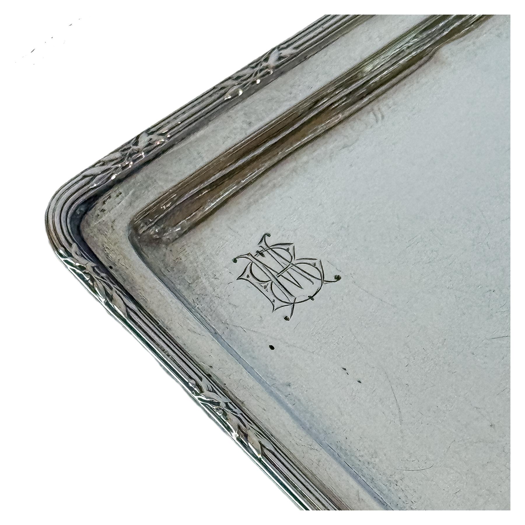 DOS PEQUEÑAS BANDEJAS DE PLATA DE MEDIADOS DE SIGLO XX