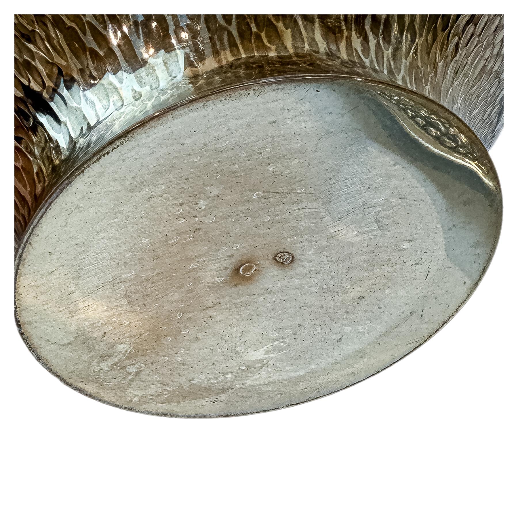 JARRA CON DECORACIÓN MARTELÉ EN PLATA DE LOS AÑOS 70