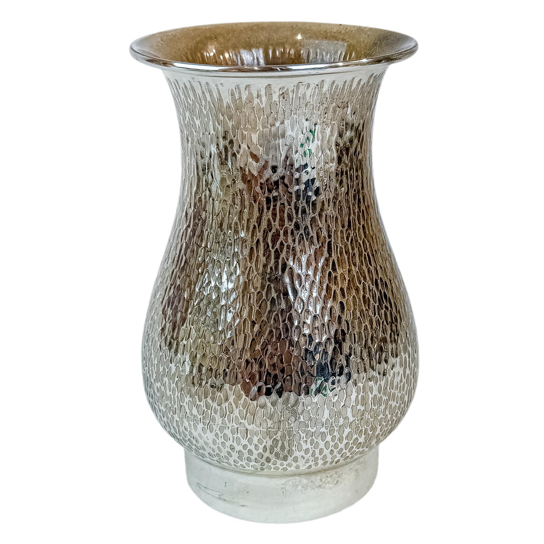 PEQUEÑO JARRÓN DE PLATA EN MARTELÉ DE LOS AÑOS 70