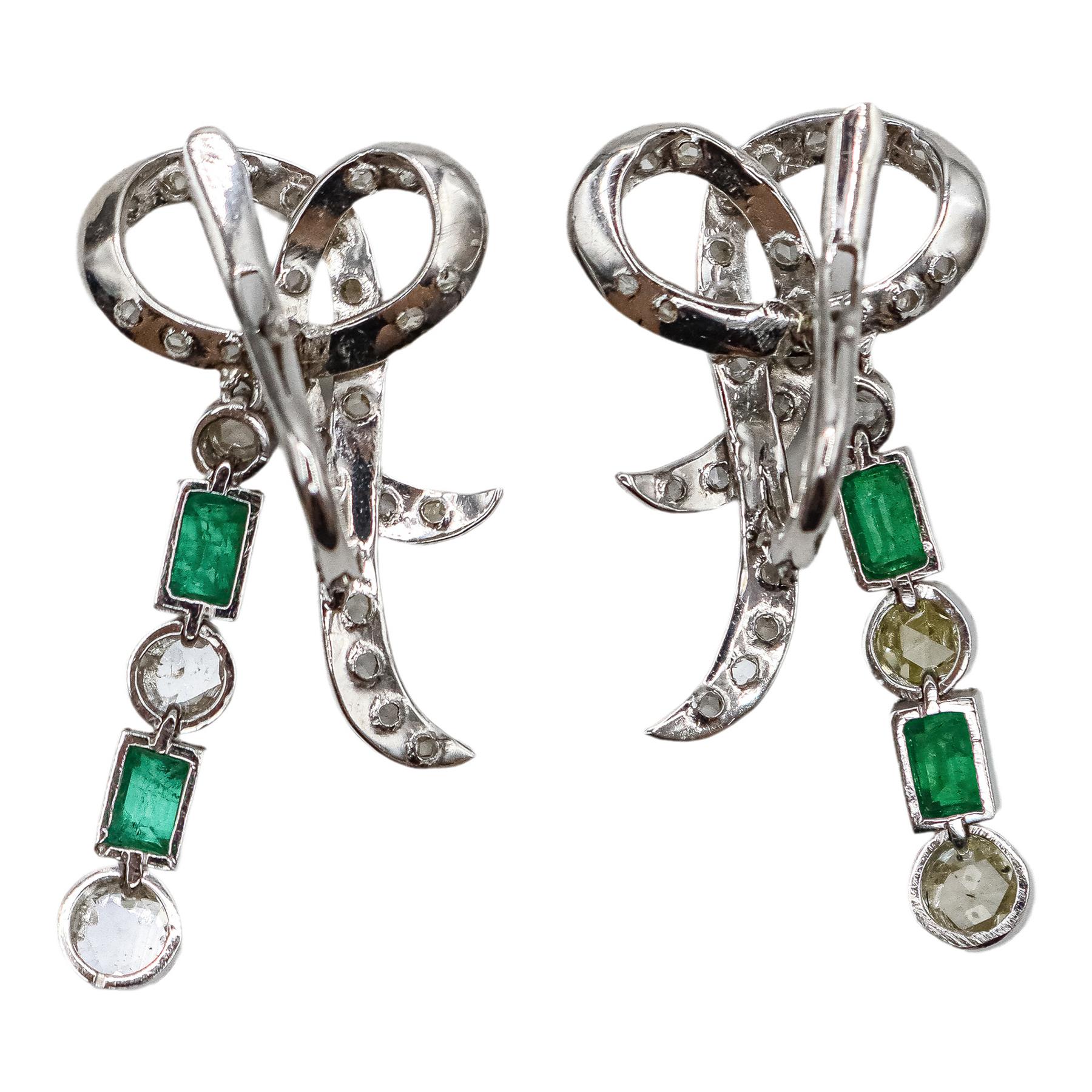 PENDIENTES LARGOS CON BRILLANTES Y ESMERALDAS