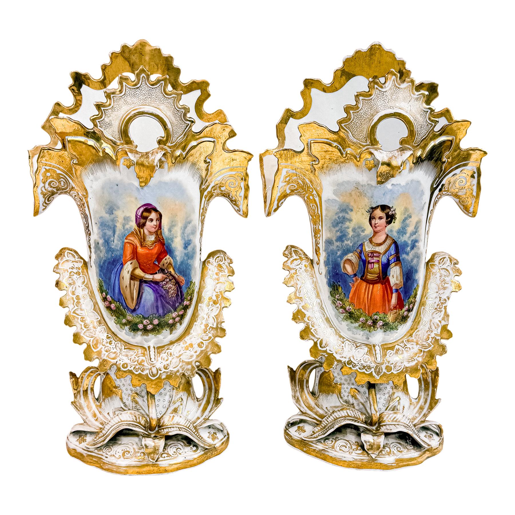 PAREJA DE JARRONES ISABELINOS DE MEDIADOS DE SIGLO XIX