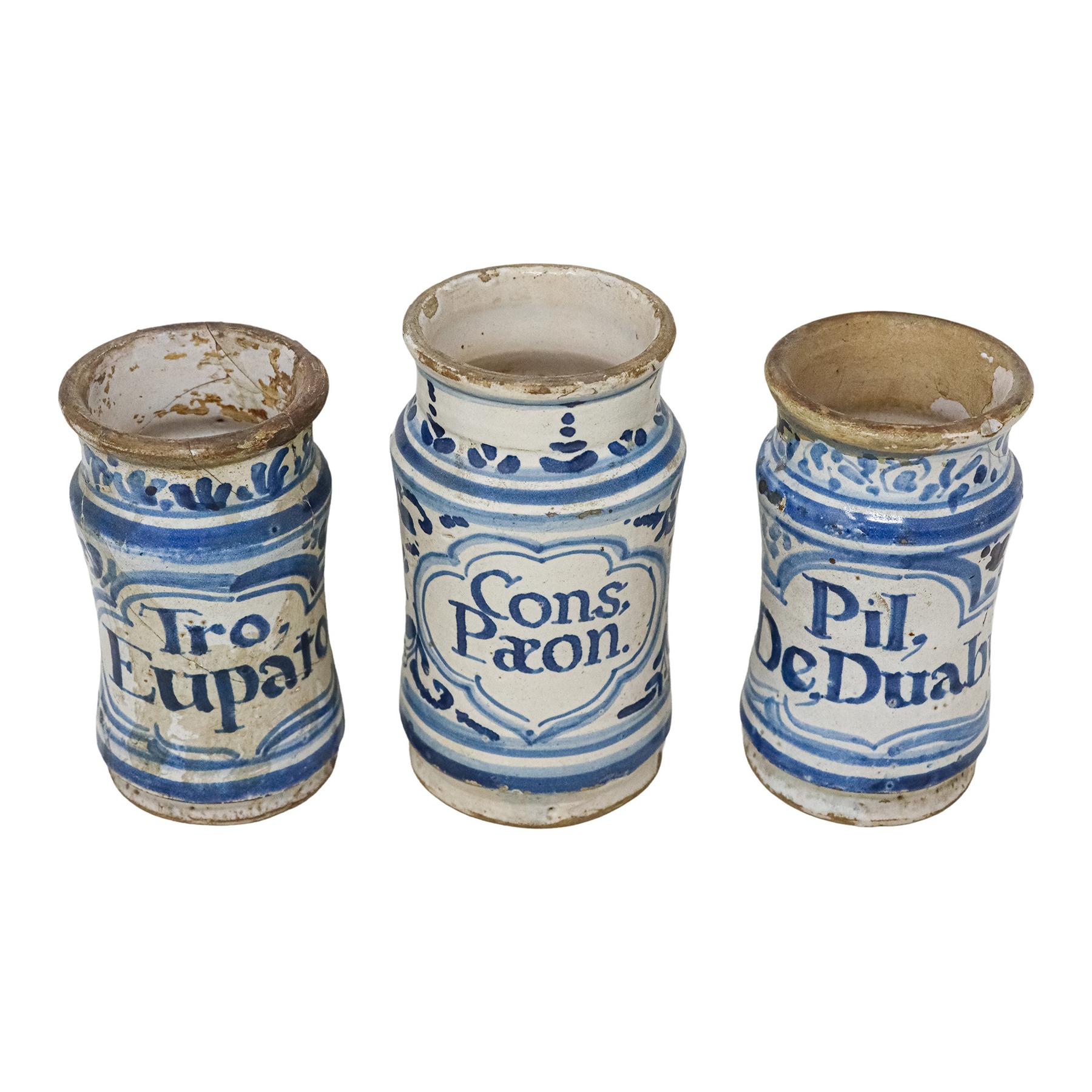 TRES  PEQUEÑOS TARROS DE FARMACIA SIGLO XVIII