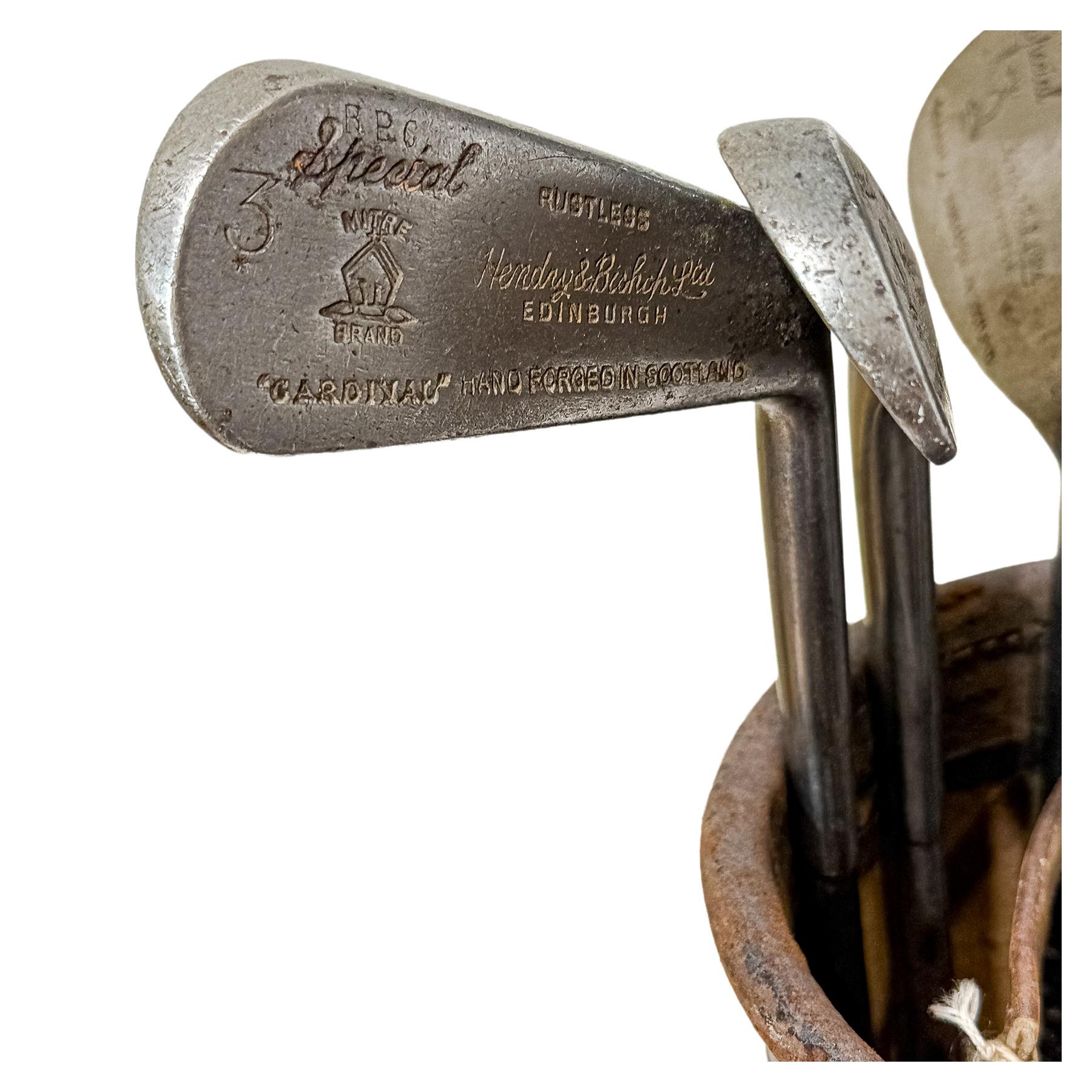 JUEGO DE PALOS DE GOLF DE FINALES DE LOS AÑOS 40