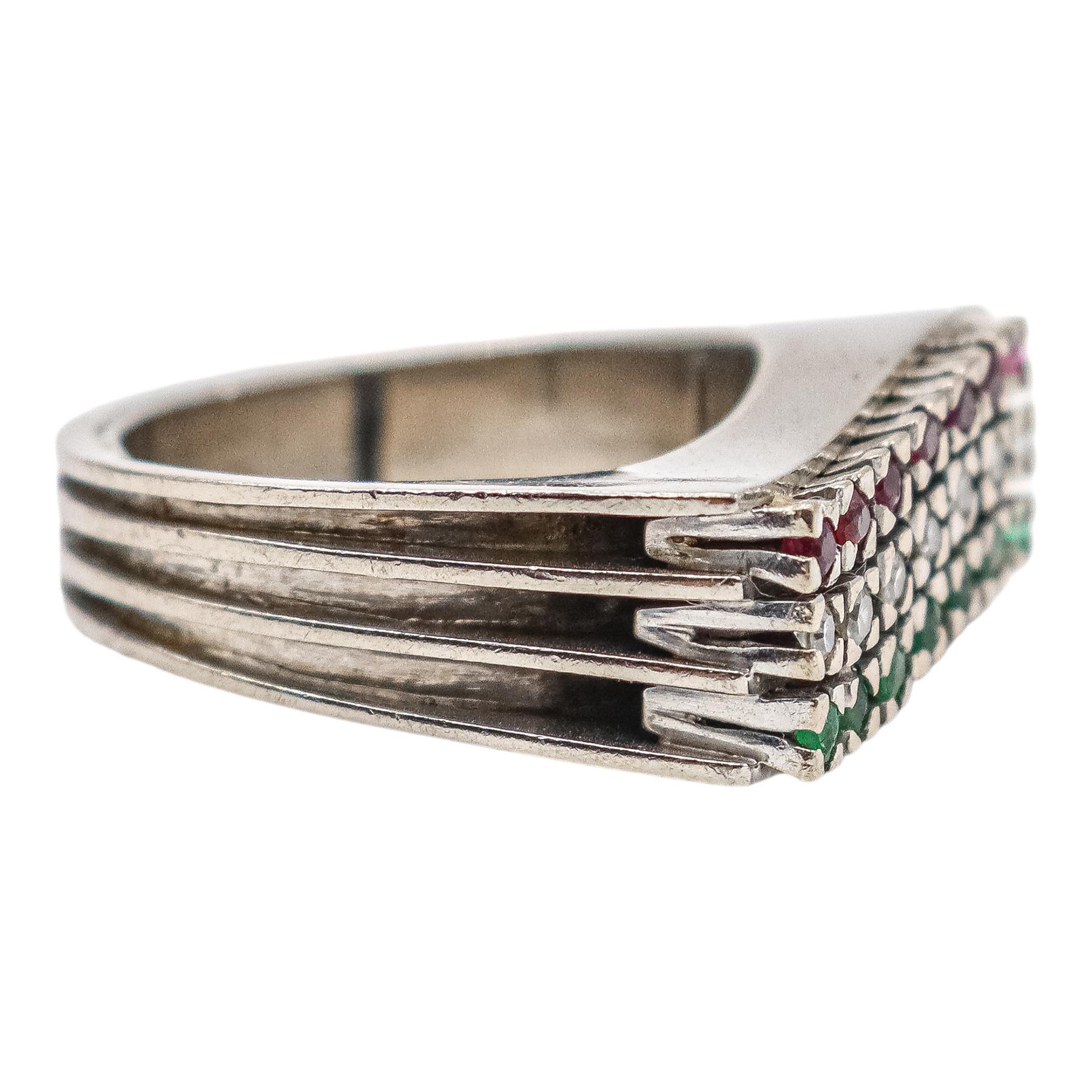 ANILLO CON RUBÍES, BRILLANTES Y ESMERALDAS
