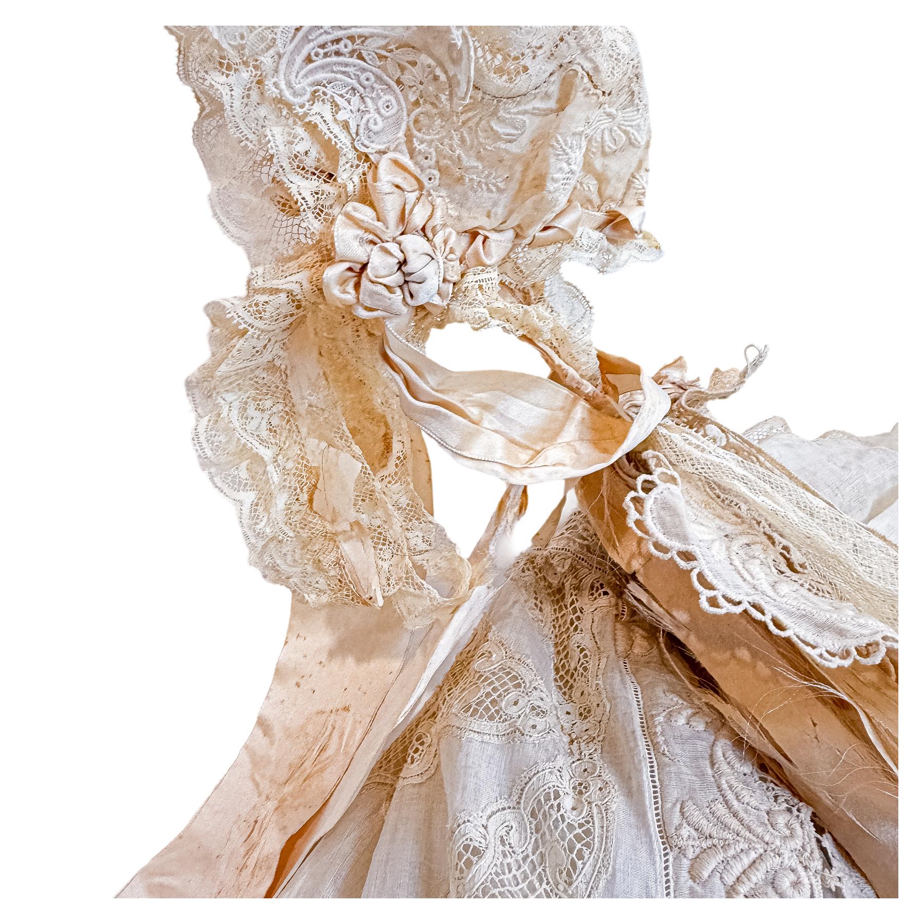 VESTIDO DE ACRISTIANAR DEL PRIMER TERCIO S.XX