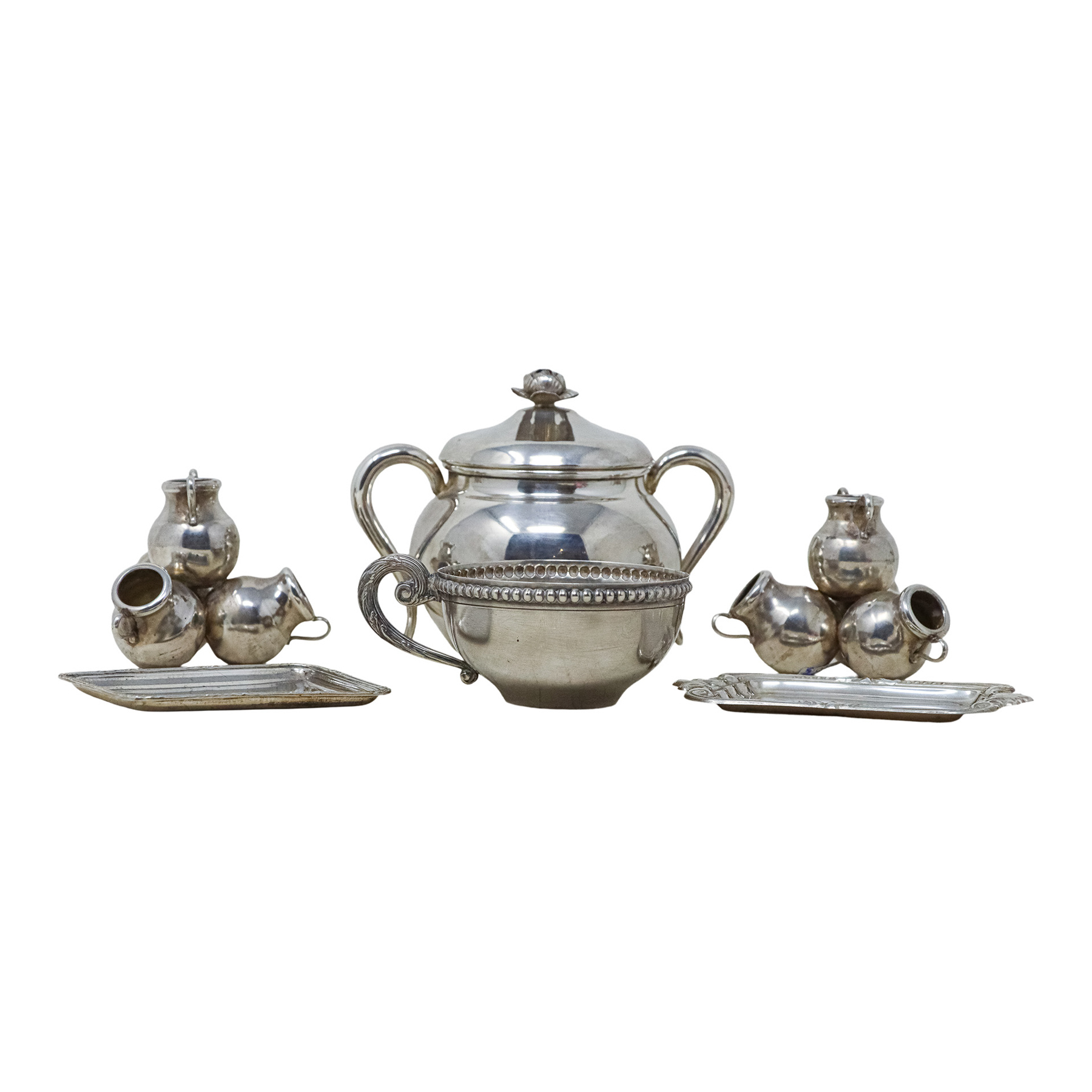 CONJUNTO DE PIEZAS EN PLATA DE MEDIADOS S.XX