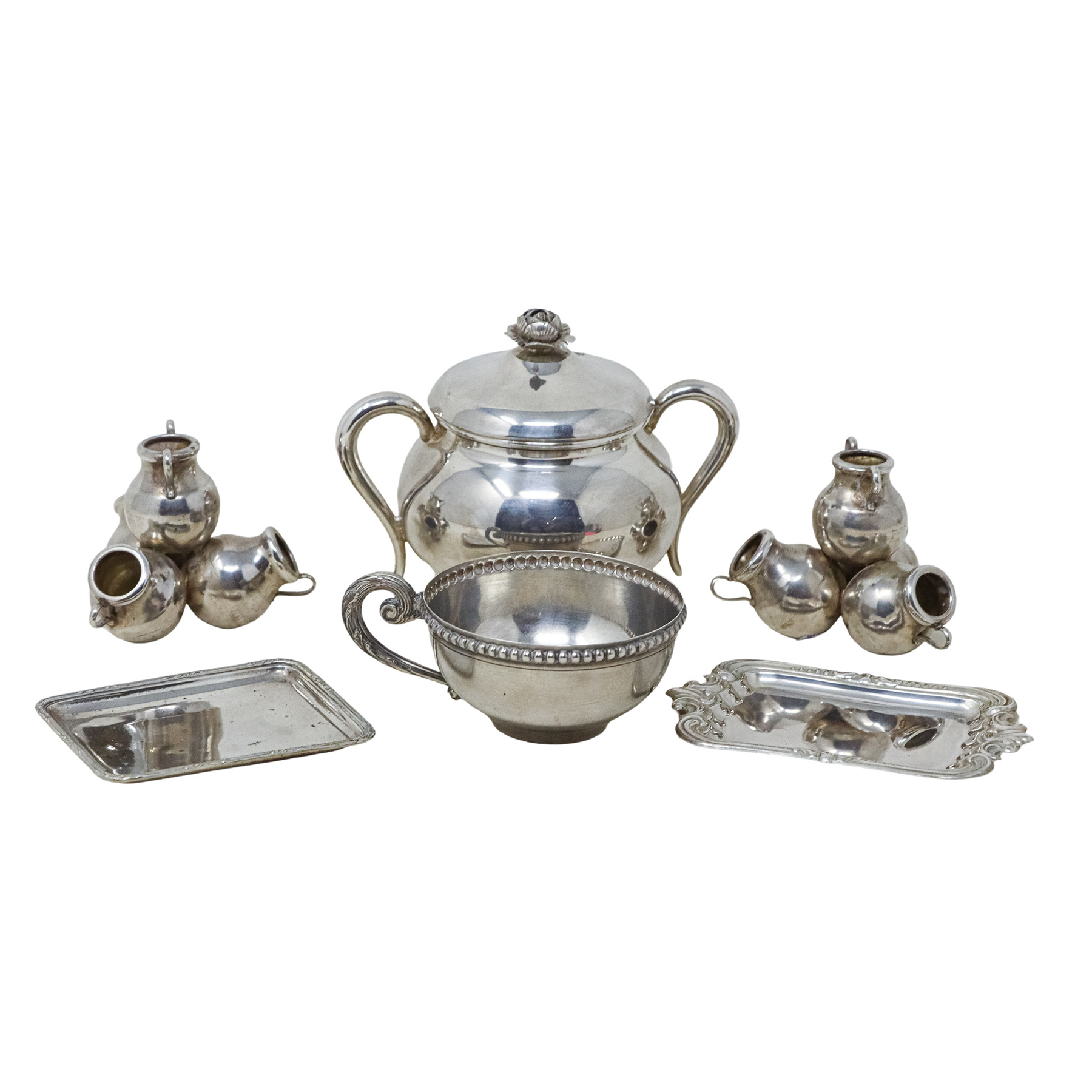 CONJUNTO DE PIEZAS EN PLATA DE MEDIADOS S.XX