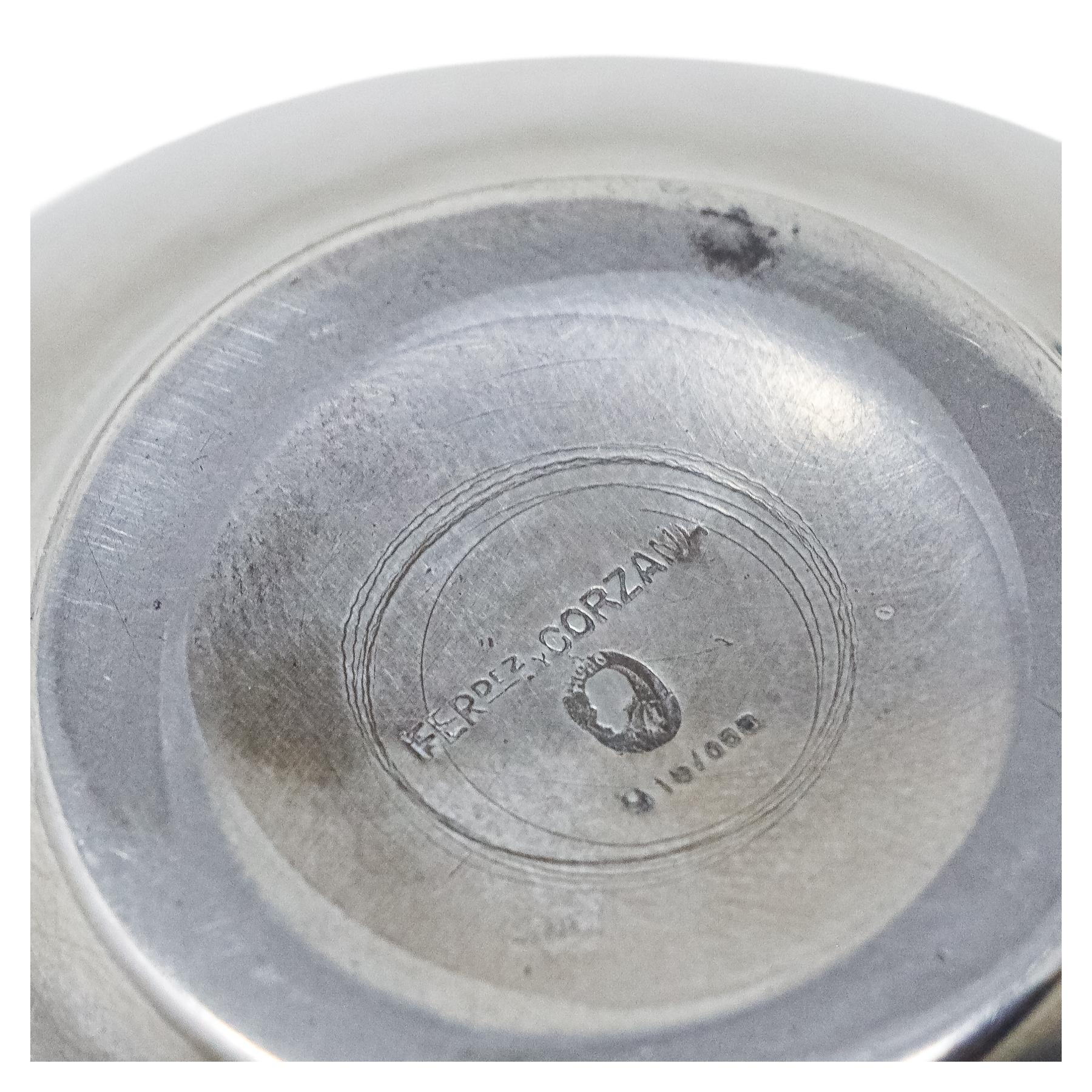 CONJUNTO DE PIEZAS EN PLATA DE MEDIADOS S.XX